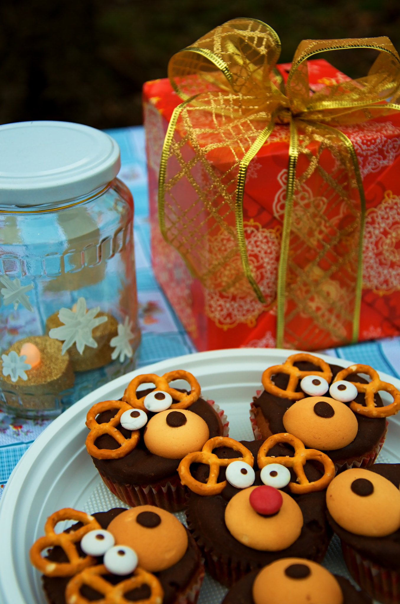 18.00 - 105.00 mm f/3.5 - 5.6 sample photo. Christmas muffins photography