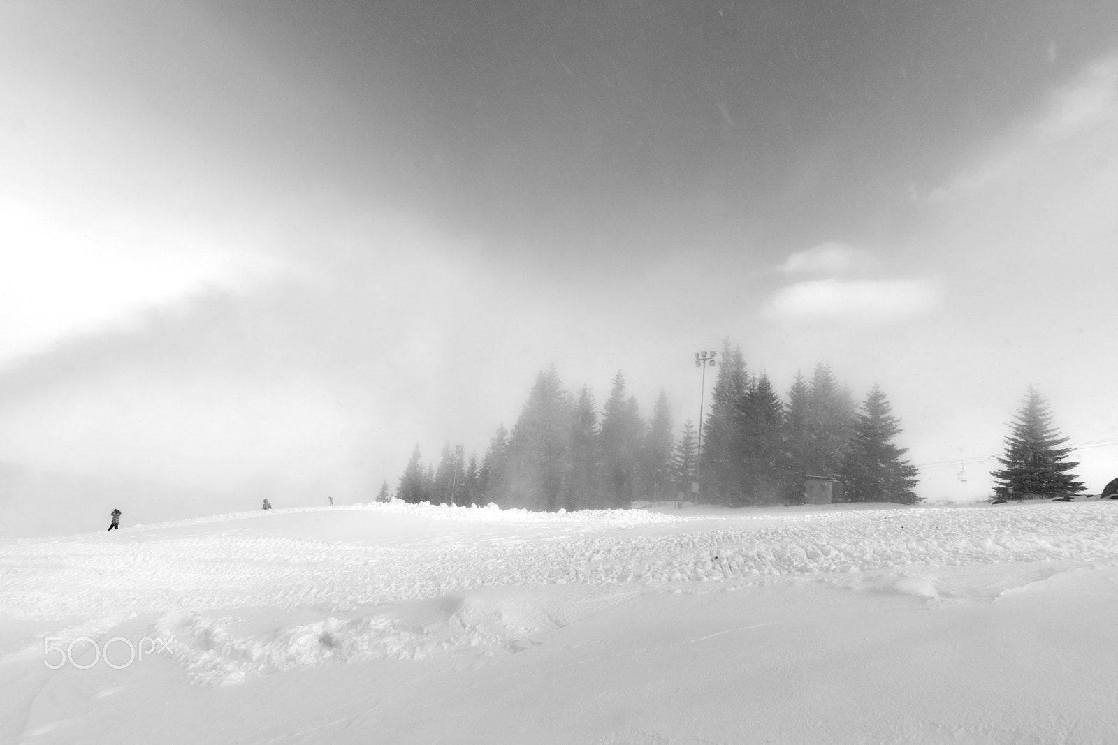 Sony SLT-A77 + Sony DT 11-18mm F4.5-5.6 sample photo. Skiing during snow storm photography