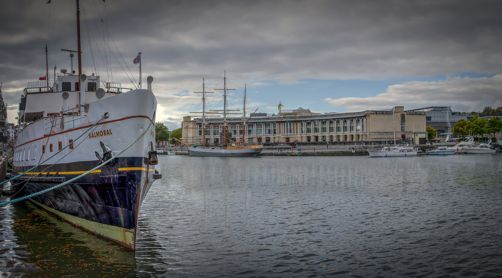 Canon EOS 450D (EOS Rebel XSi / EOS Kiss X2) sample photo. Bristol harbourside photography