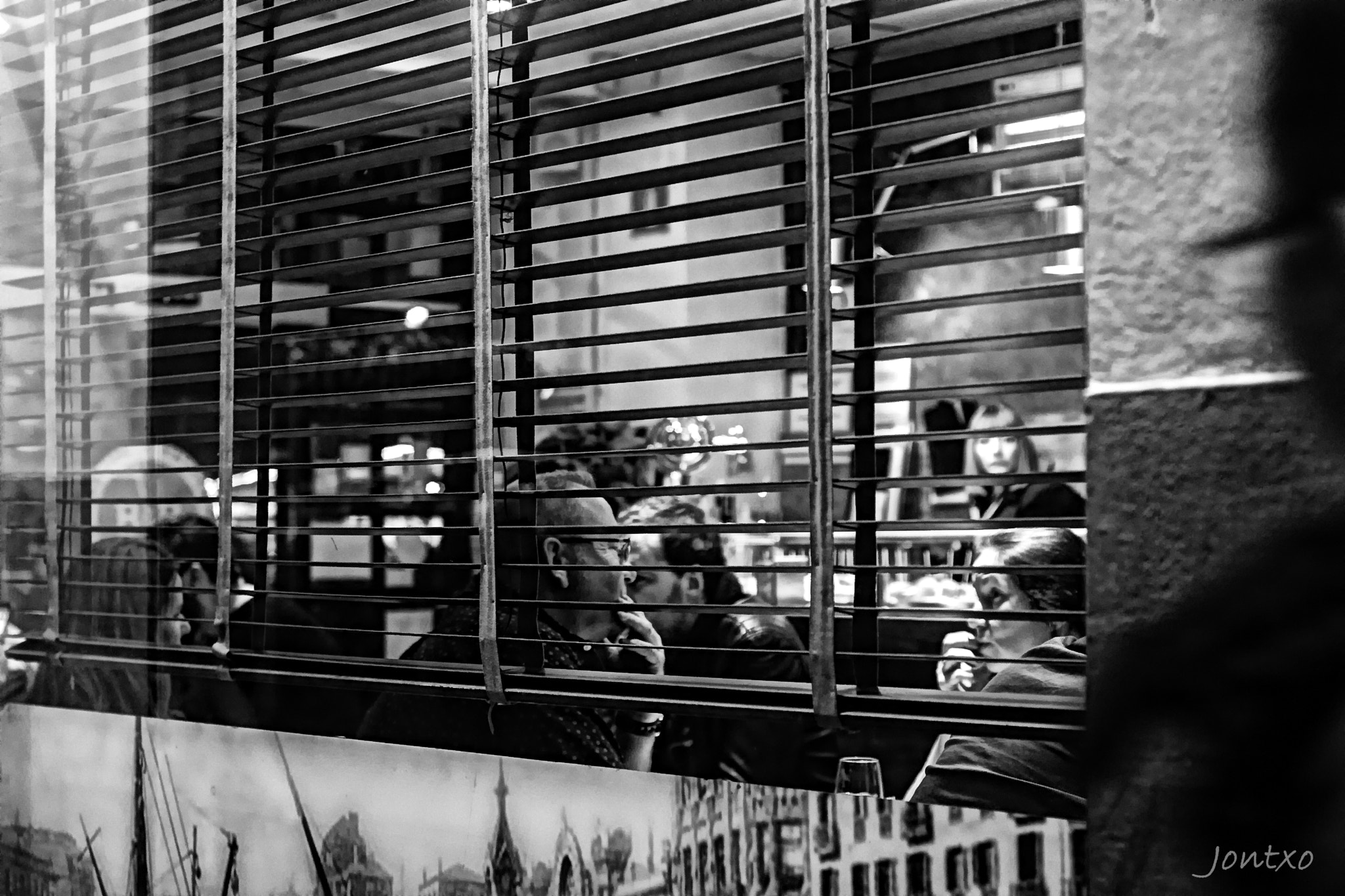 Nikon D300 + AF Nikkor 50mm f/1.8 sample photo. Bar photography
