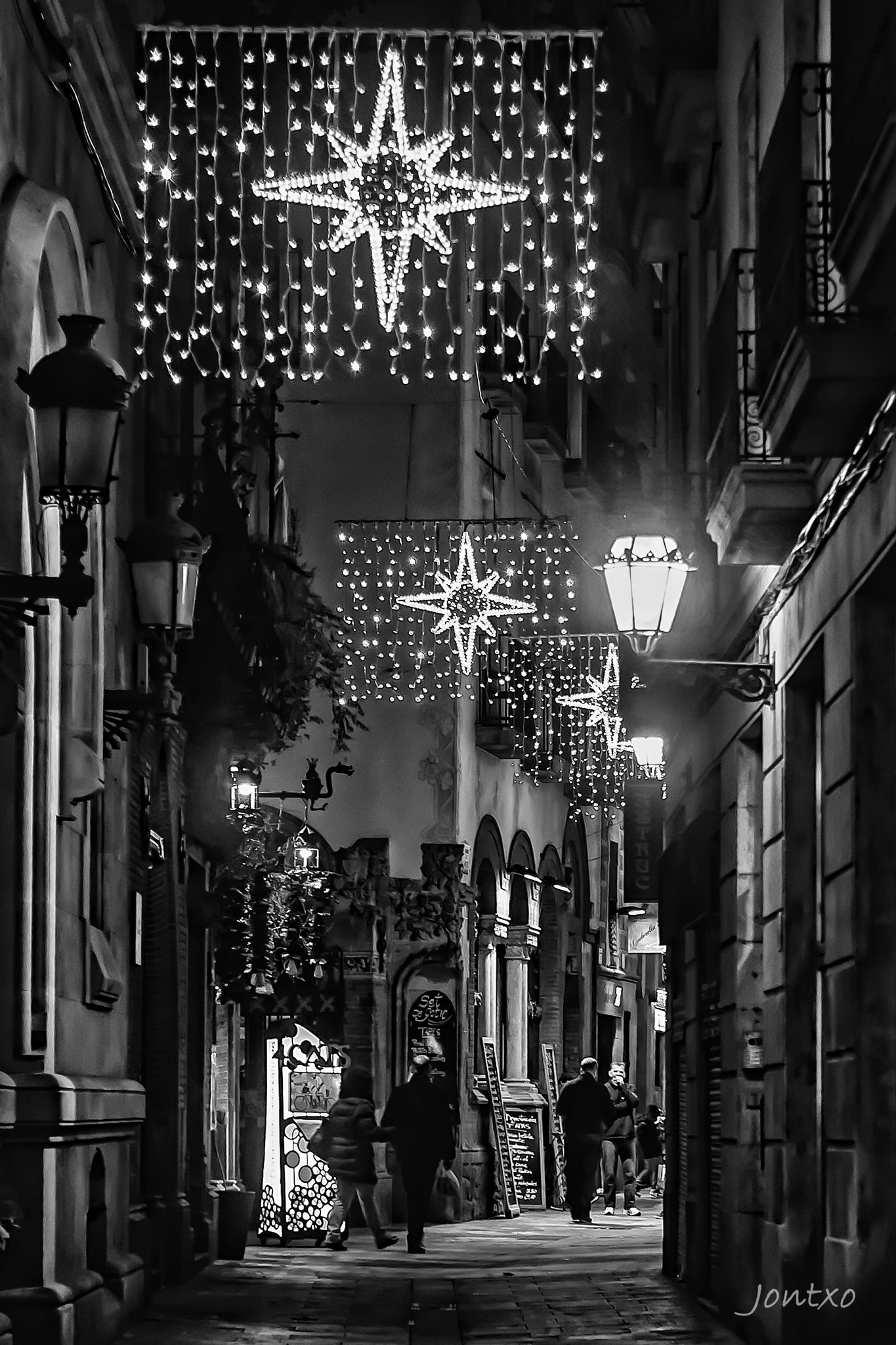 Nikon D300 + AF Nikkor 50mm f/1.8 sample photo. Walking at night photography