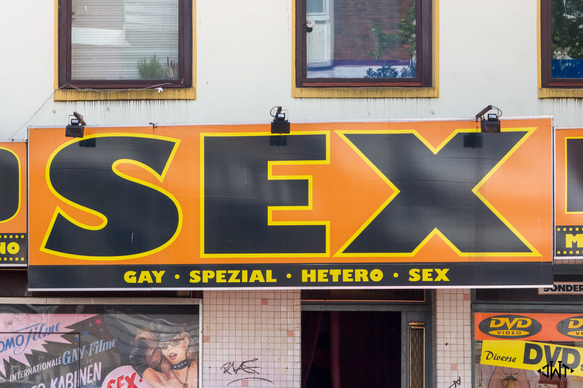 Sigma 17-70mm F2.8-4 DC Macro OS HSM sample photo. Sex shop sign hamburg photography