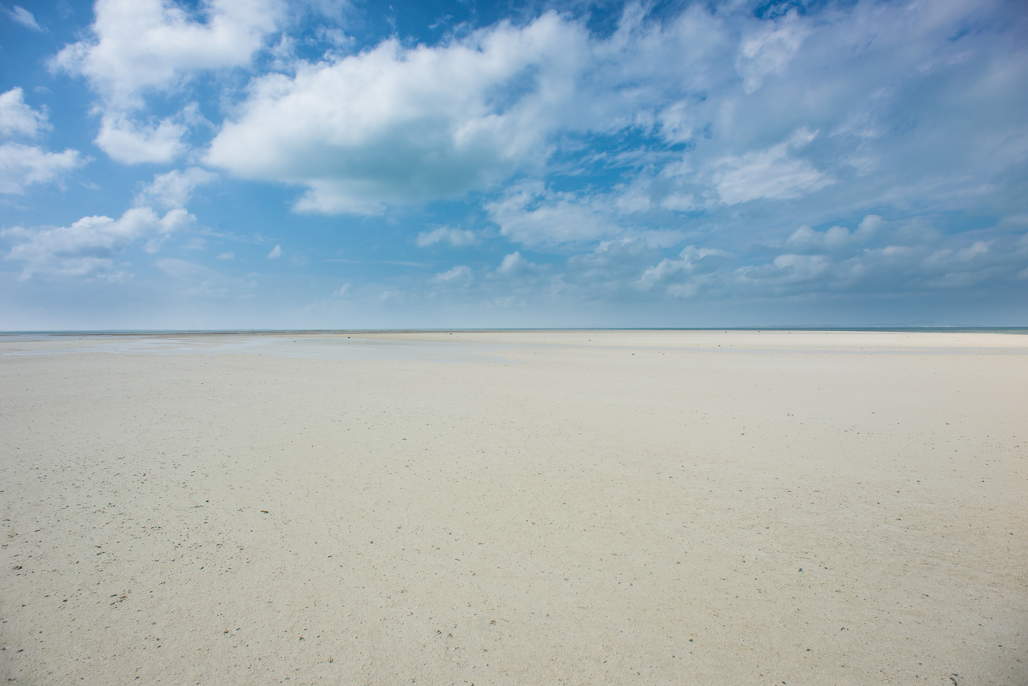Nikon D600 + Nikon AF Nikkor 20mm F2.8D sample photo. Desert island photography