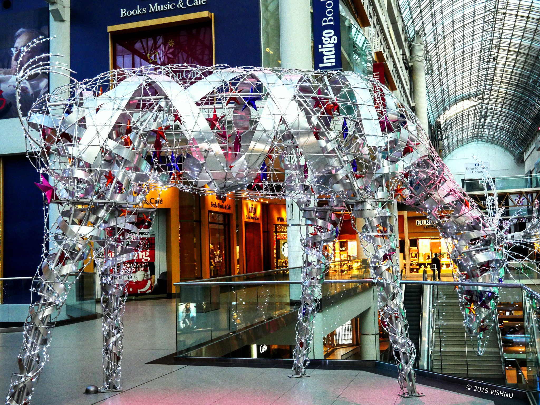 Panasonic Lumix DMC-GH4 + LUMIX G 20/F1.7 II sample photo. Toronto eaton centre photography