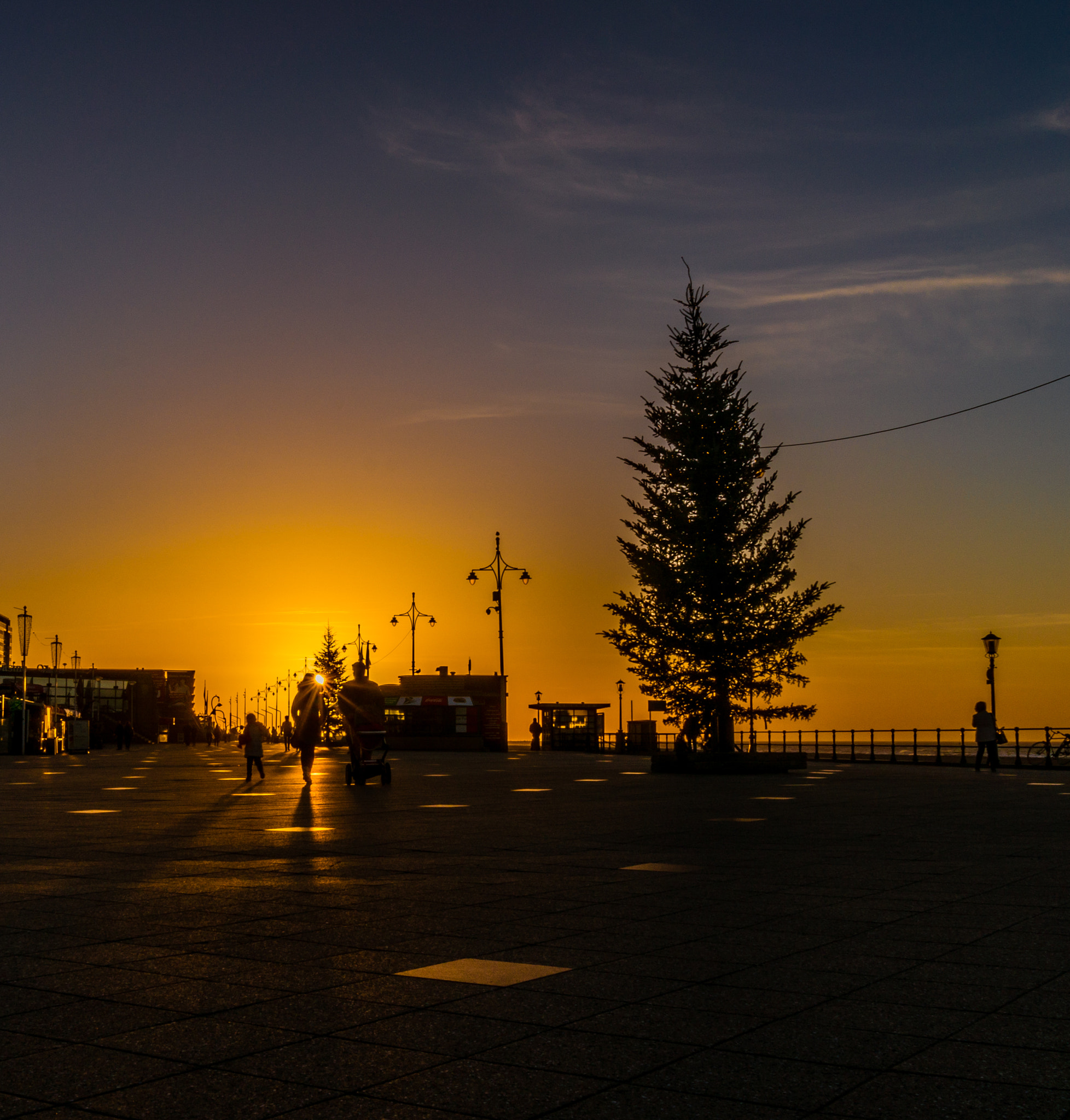Sony Alpha NEX-5R + Sigma 19mm F2.8 EX DN sample photo. A romantic sunset photography