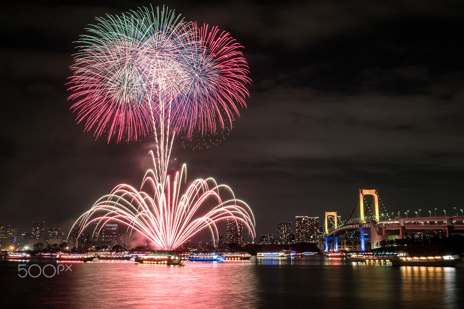 Olympus PEN E-PL7 + Olympus M.Zuiko Digital 17mm F1.8 sample photo. Fireworks photography