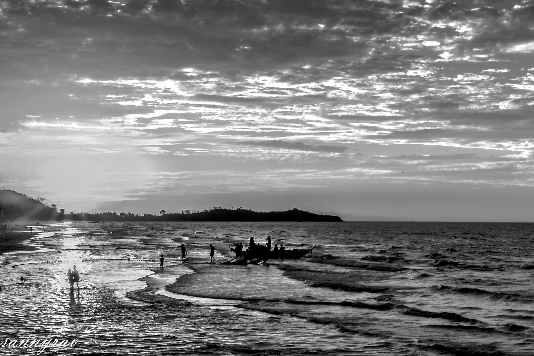 Nikon D7000 + Nikon AF Nikkor 24mm F2.8D sample photo. Sunset at the beach photography