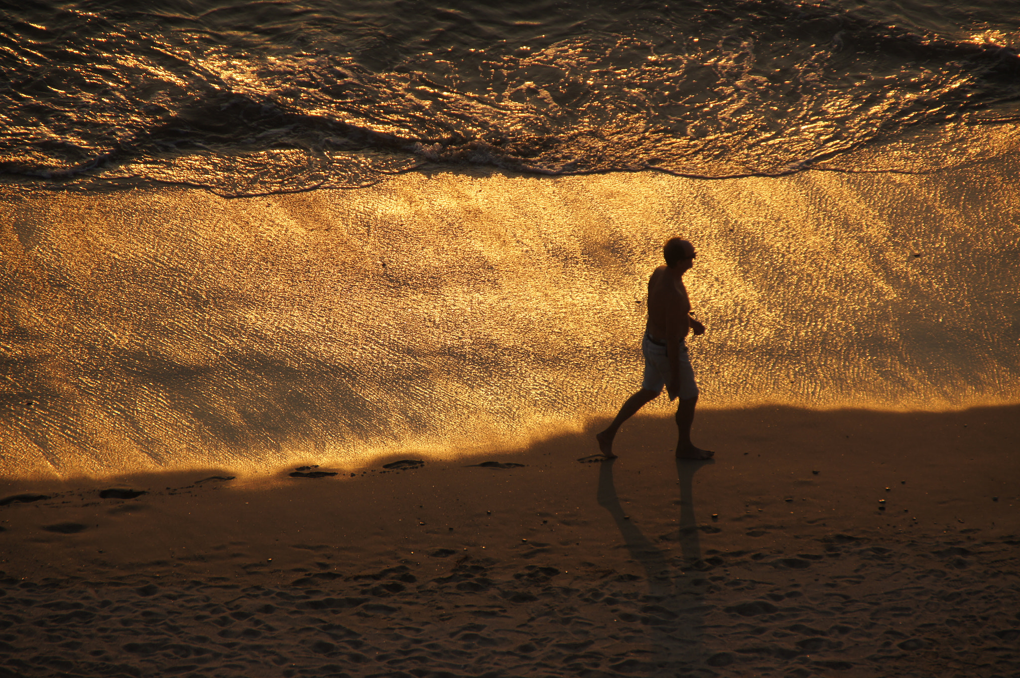 Sony SLT-A55 (SLT-A55V) sample photo. Old man in the beach photography