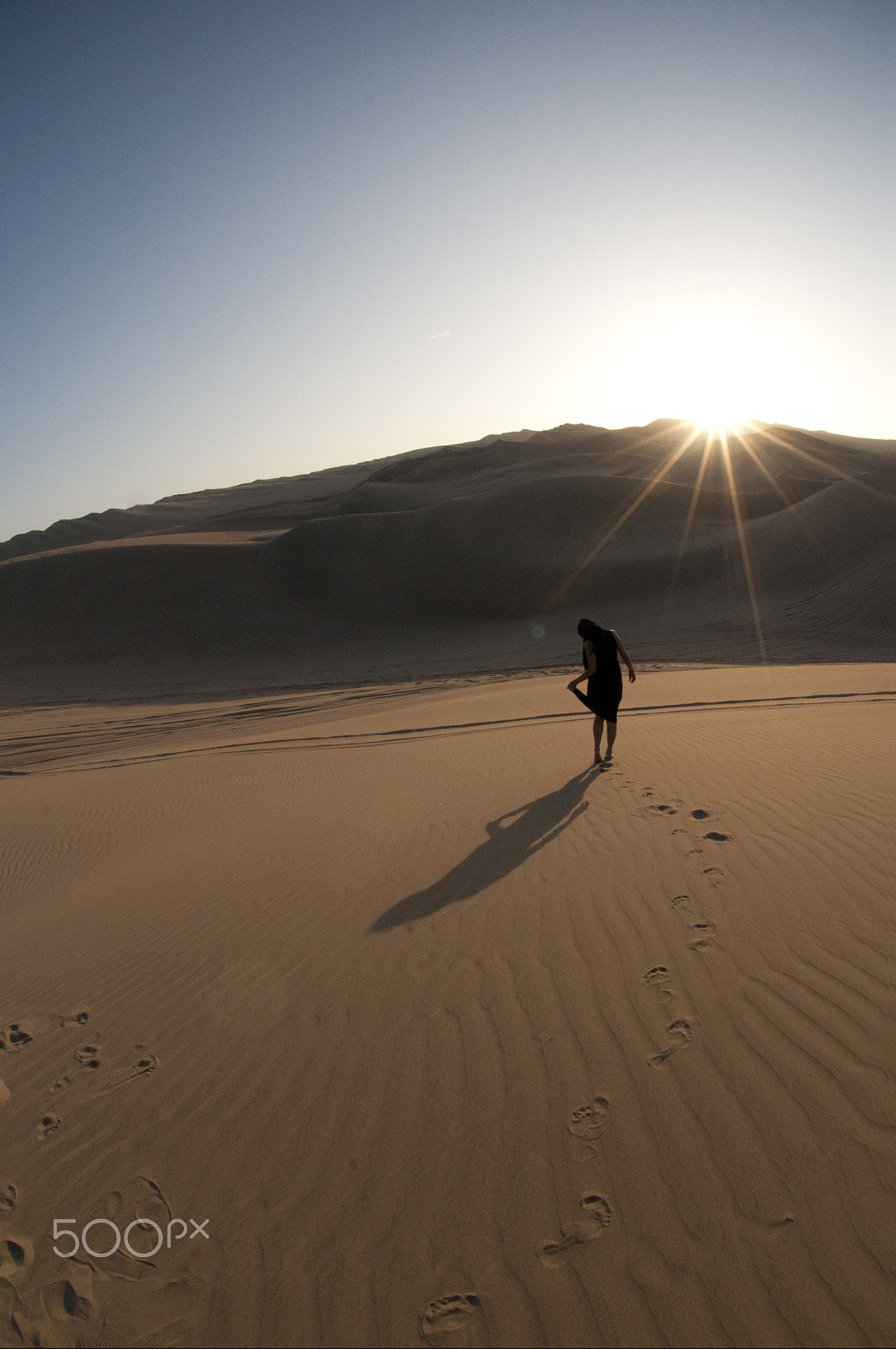 Nikon AF DX Fisheye-Nikkor 10.5mm F2.8G ED sample photo. Camino en soledad photography