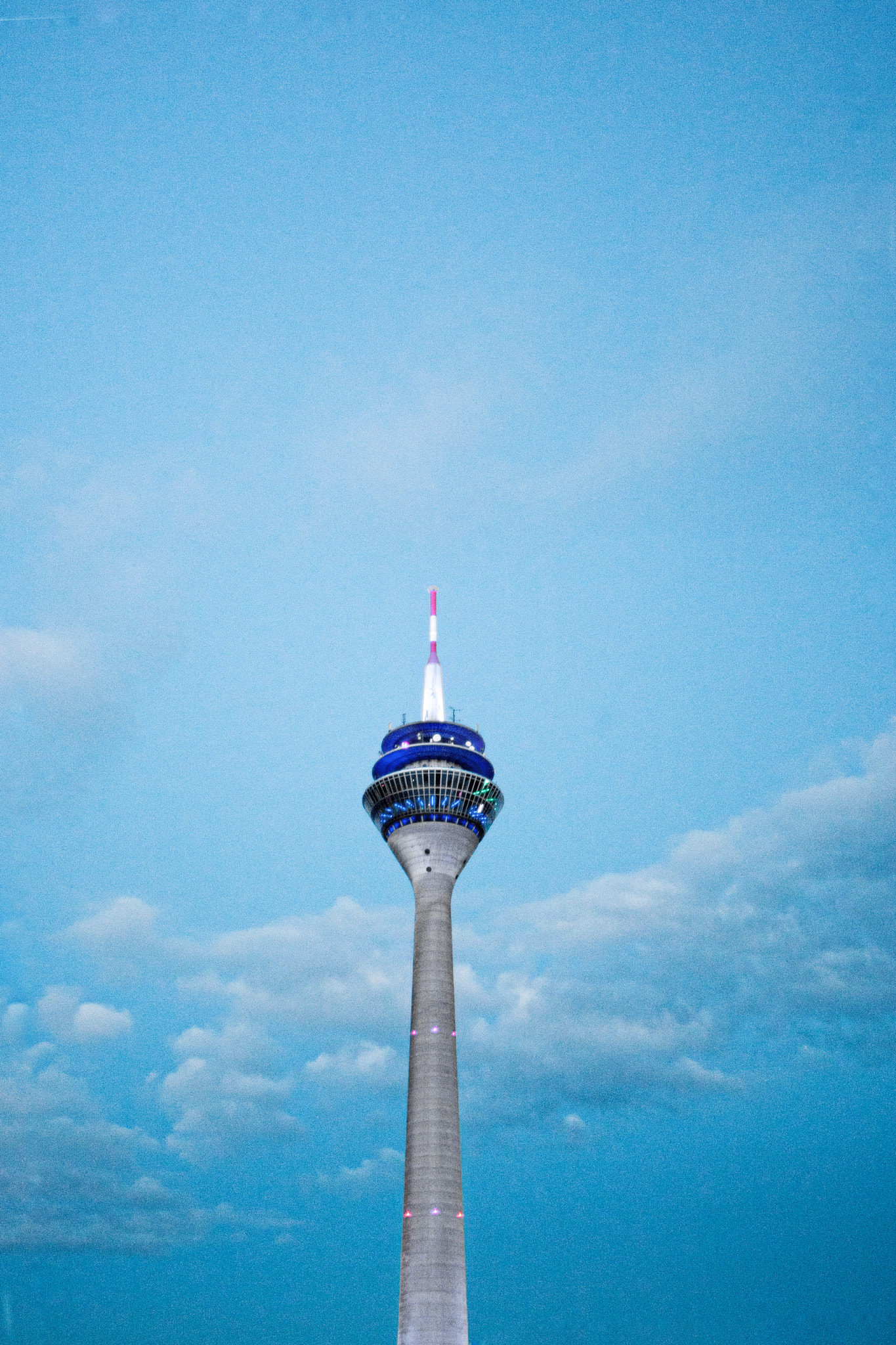 Canon EF 16-35mm F2.8L USM sample photo. Düsseldorf rheinturm photography