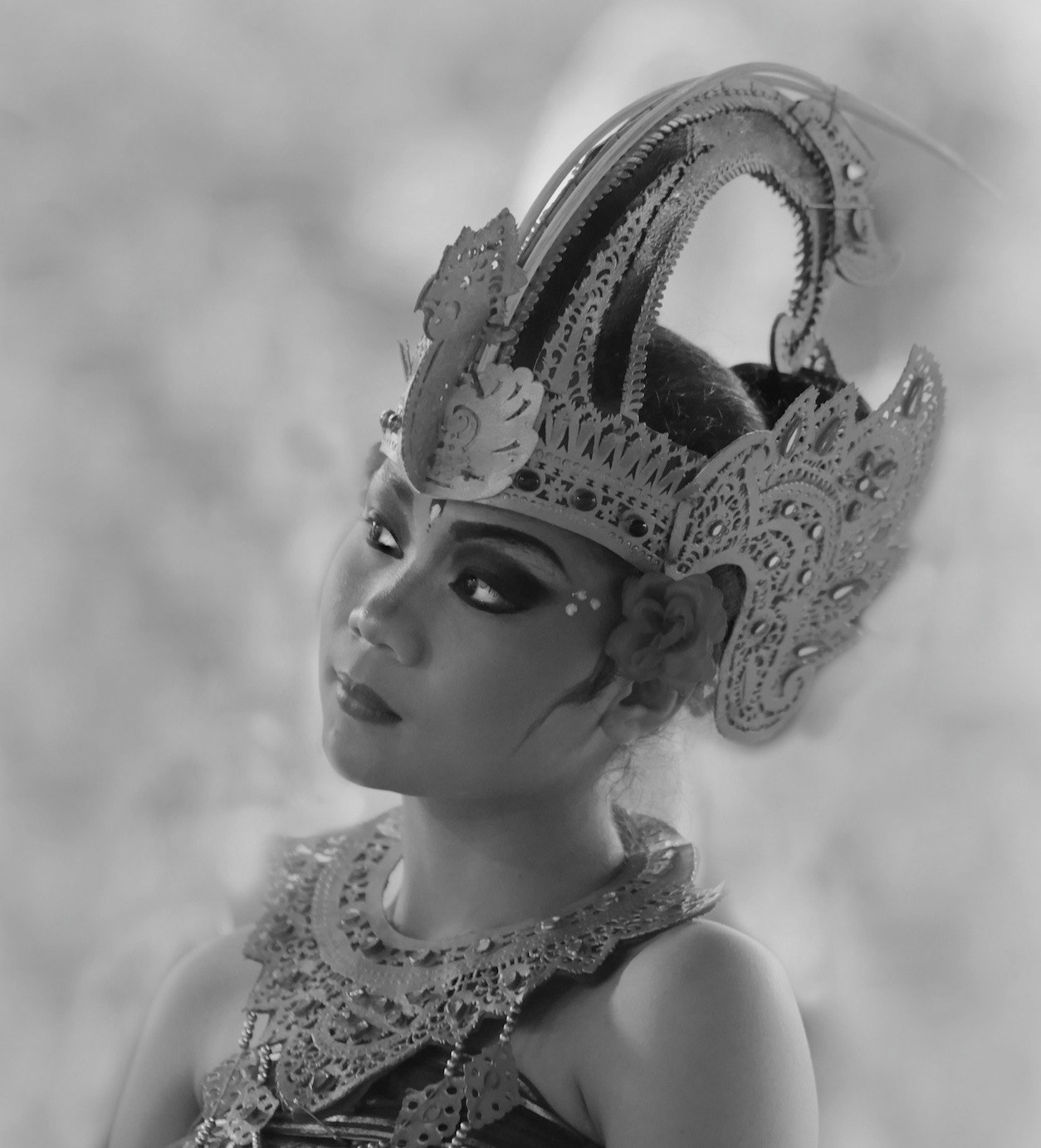 Panasonic Lumix DMC-GH4 + Olympus M.Zuiko Digital ED 75mm F1.8 sample photo. Bali dancer 4 photography