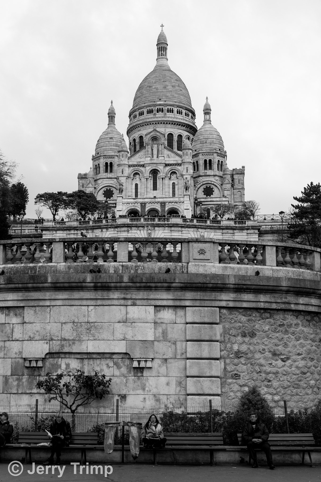 Sigma DC 18-125mm F4-5,6 D sample photo. Sacre coeur chilling photography