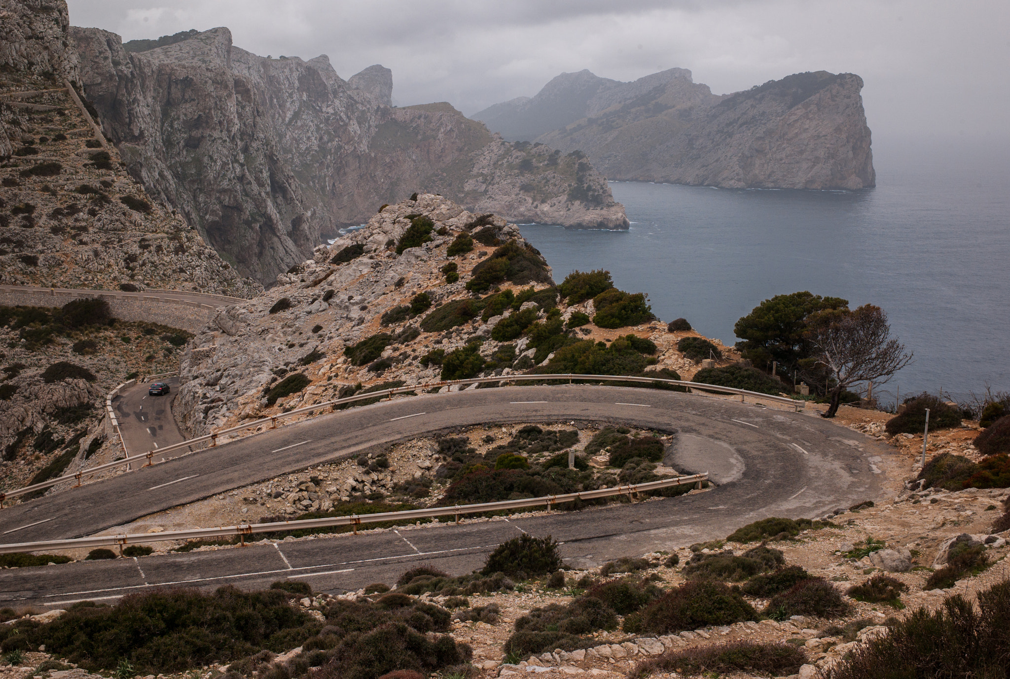 Leica Elmarit-M 28mm F2.8 ASPH sample photo. Curvy road photography