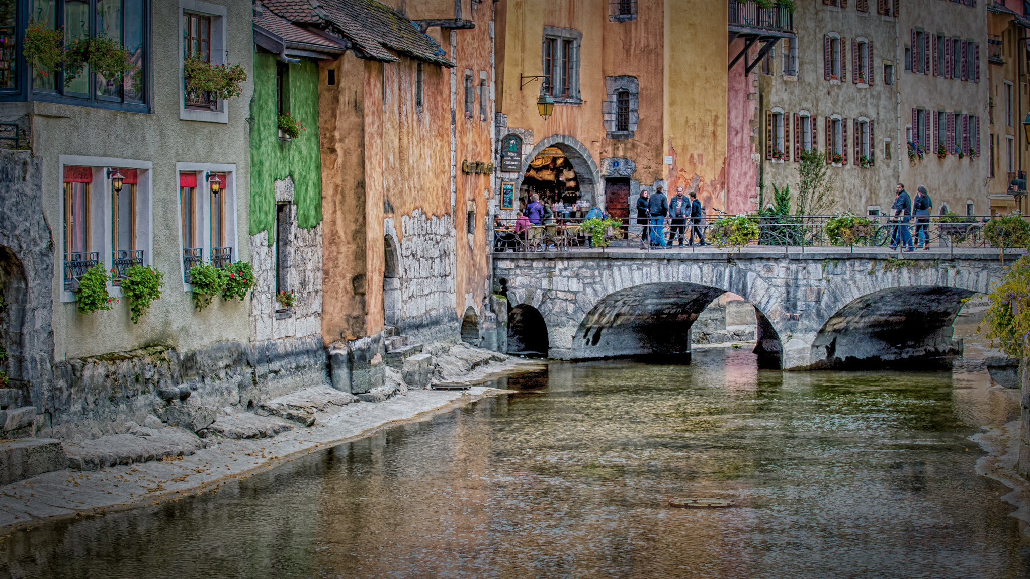 AF-S Zoom-Nikkor 80-200mm f/2.8D IF-ED sample photo. Annecy photography