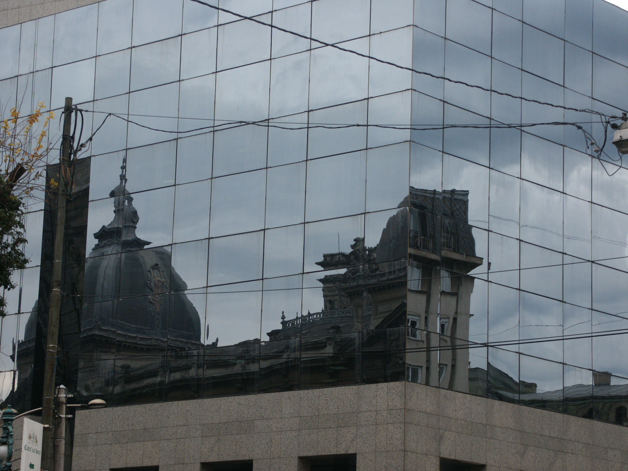 KONICA MINOLTA DiMAGE 7Hi sample photo. Outside cornr's view photography