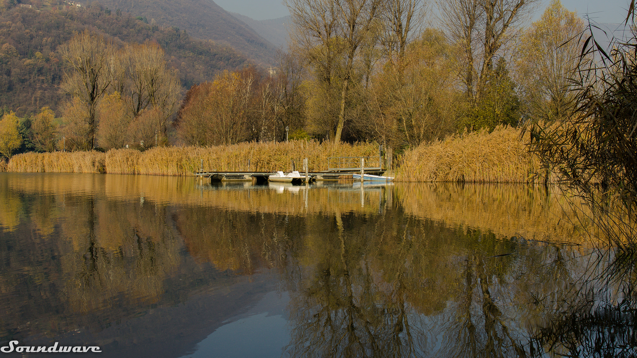 Canon EF 24-70mm F4L IS USM sample photo. Autumn lake photography