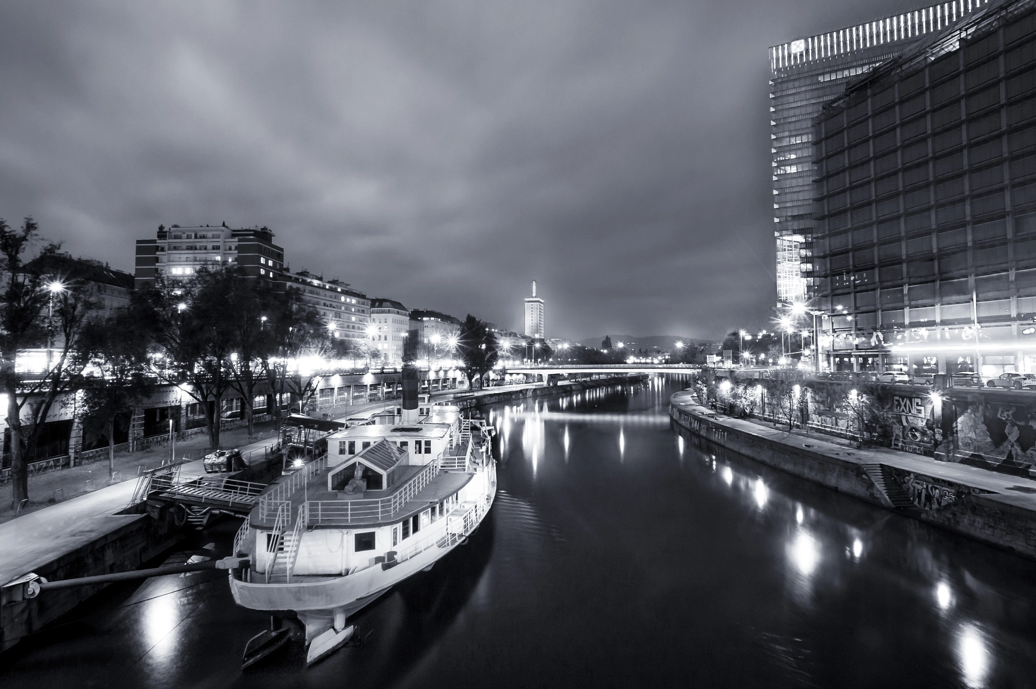 Sony Alpha NEX-C3 + Sony E 16mm F2.8 sample photo. Wien, austria photography