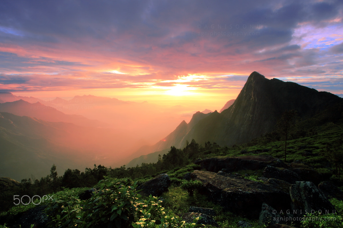 Canon EF 17-40mm F4L USM sample photo. A beautiful sunrise from kolukkumalai view point. photography