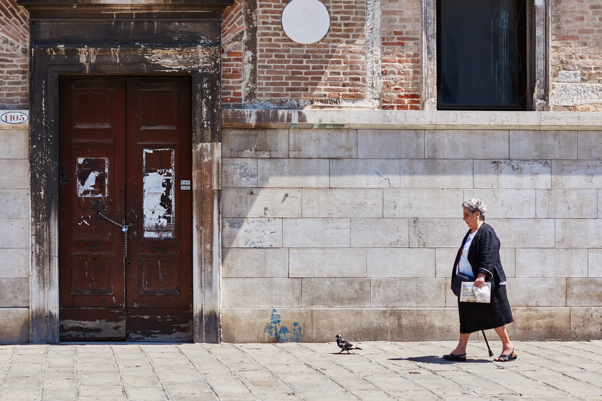 Sony SLT-A77 + Minolta AF 50mm F1.4 [New] sample photo. Morning walk/lady and the pigeon photography