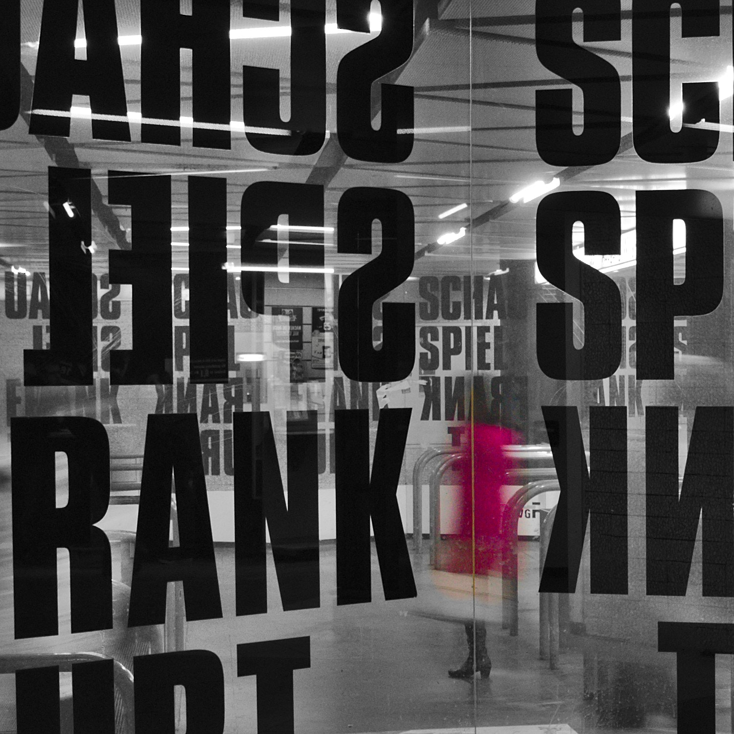 Canon EF 24-70mm F2.8L II USM sample photo. Uschi pink photography