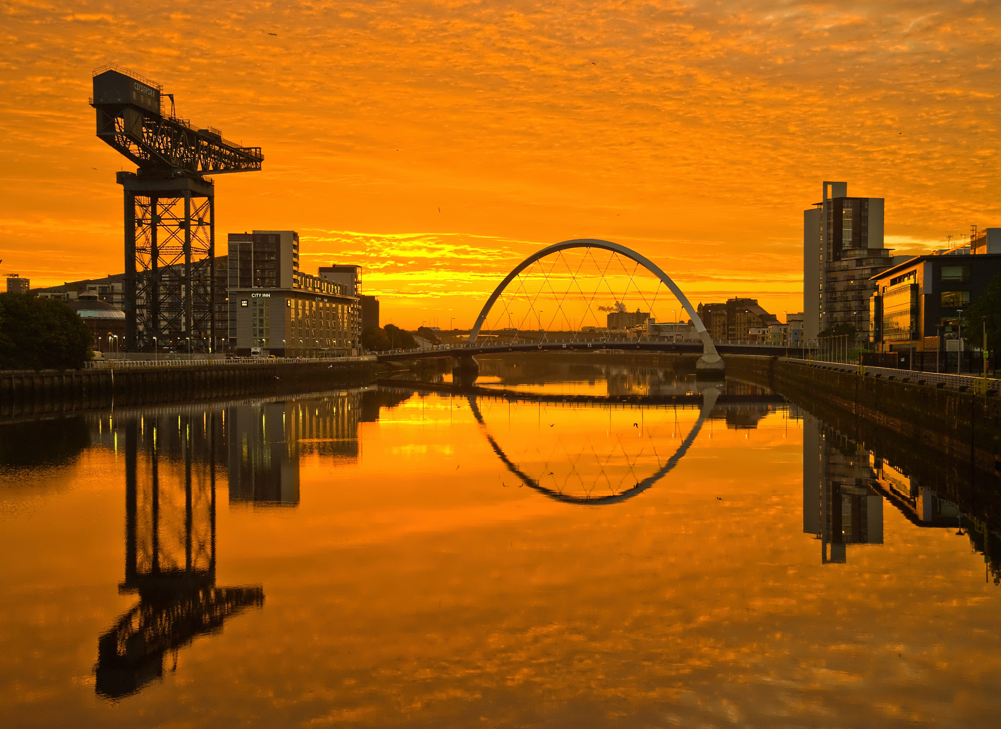 Nikon D3 sample photo. ____sunrise on the river clyde, glasgow, scotland____ photography