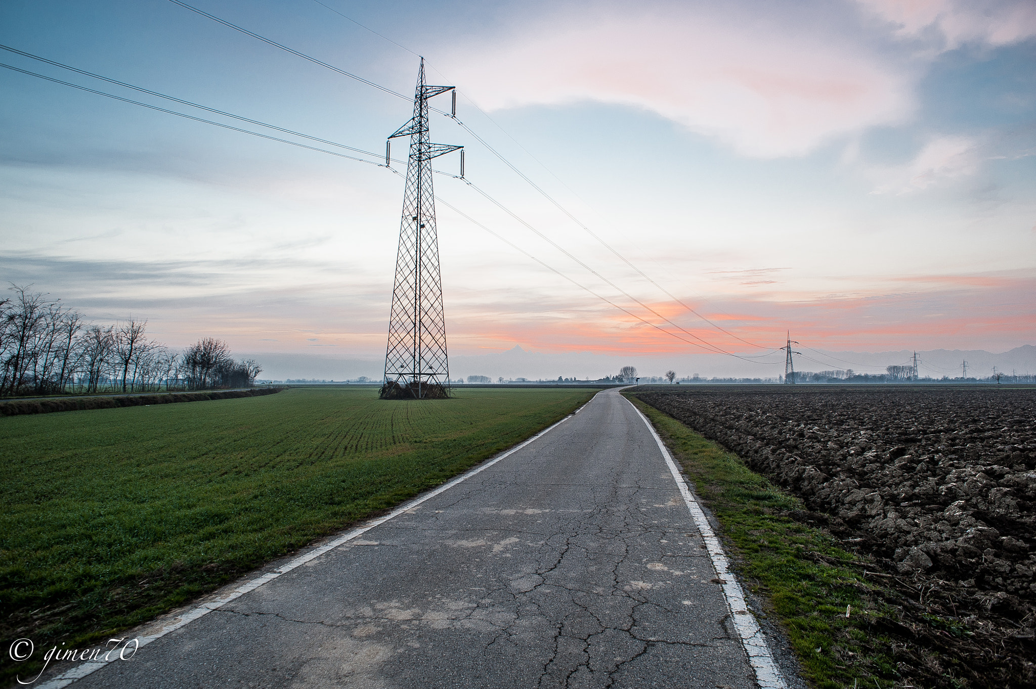 Nikon D3 + Nikon AF Nikkor 20mm F2.8D sample photo. On the road.. autumn in piemonte (italy) photography