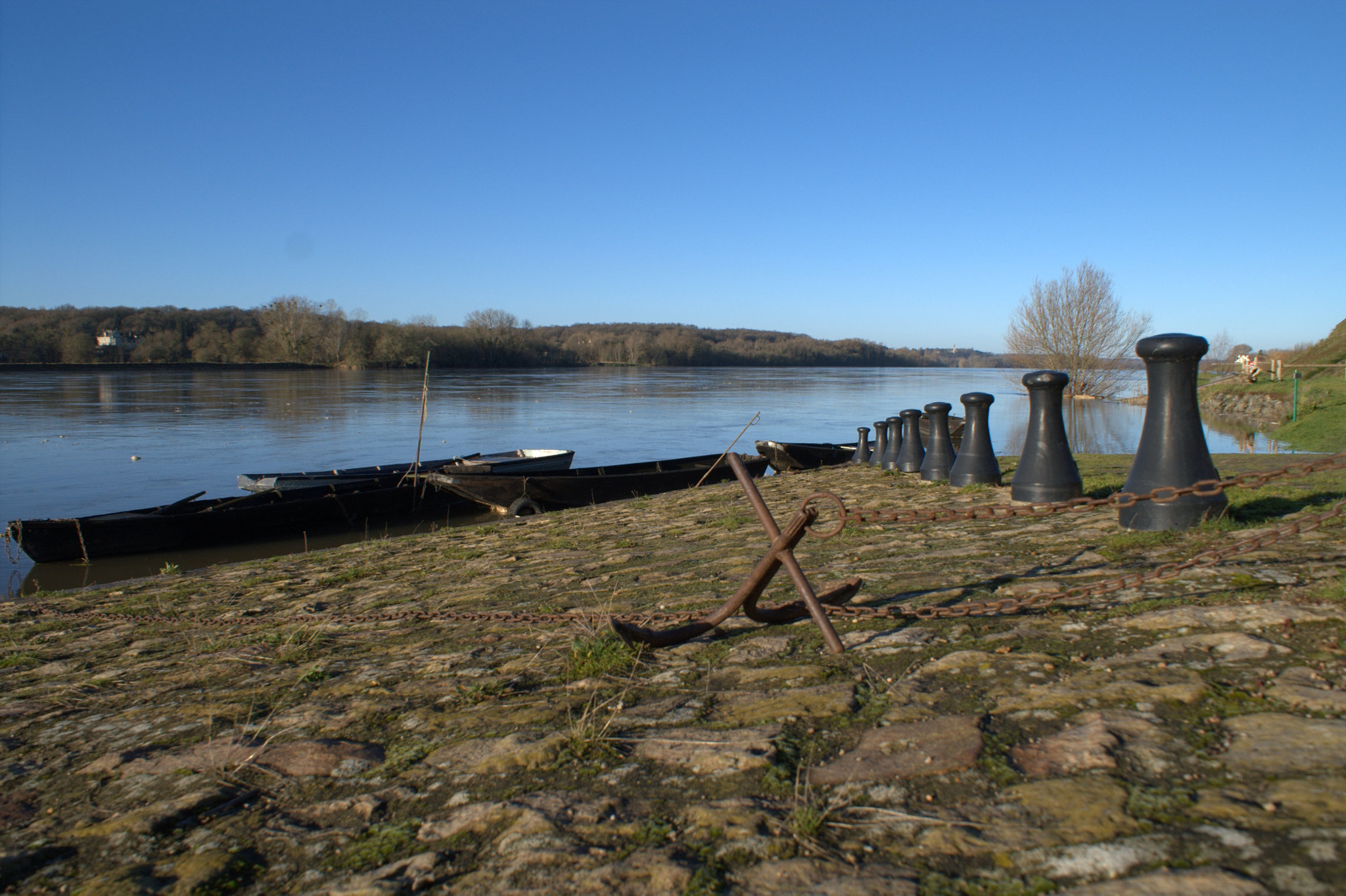 KONICA MINOLTA DYNAX 5D + Sony DT 18-70mm F3.5-5.6 sample photo. La loire photography