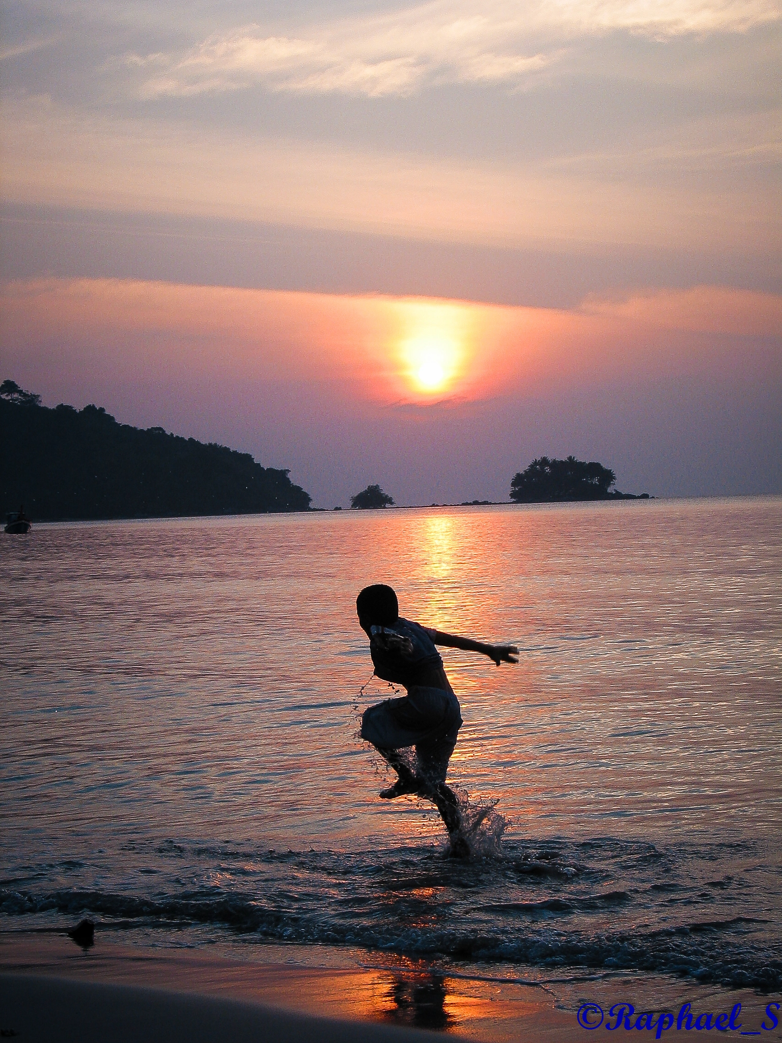 Canon POWERSHOT G2 sample photo. The beach-phuket photography