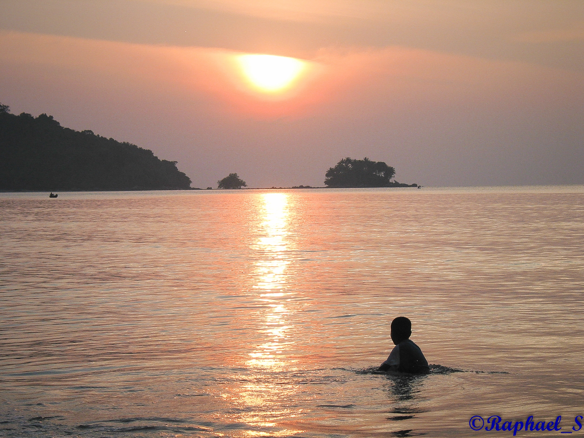 Canon POWERSHOT G2 sample photo. The beach-phuket photography