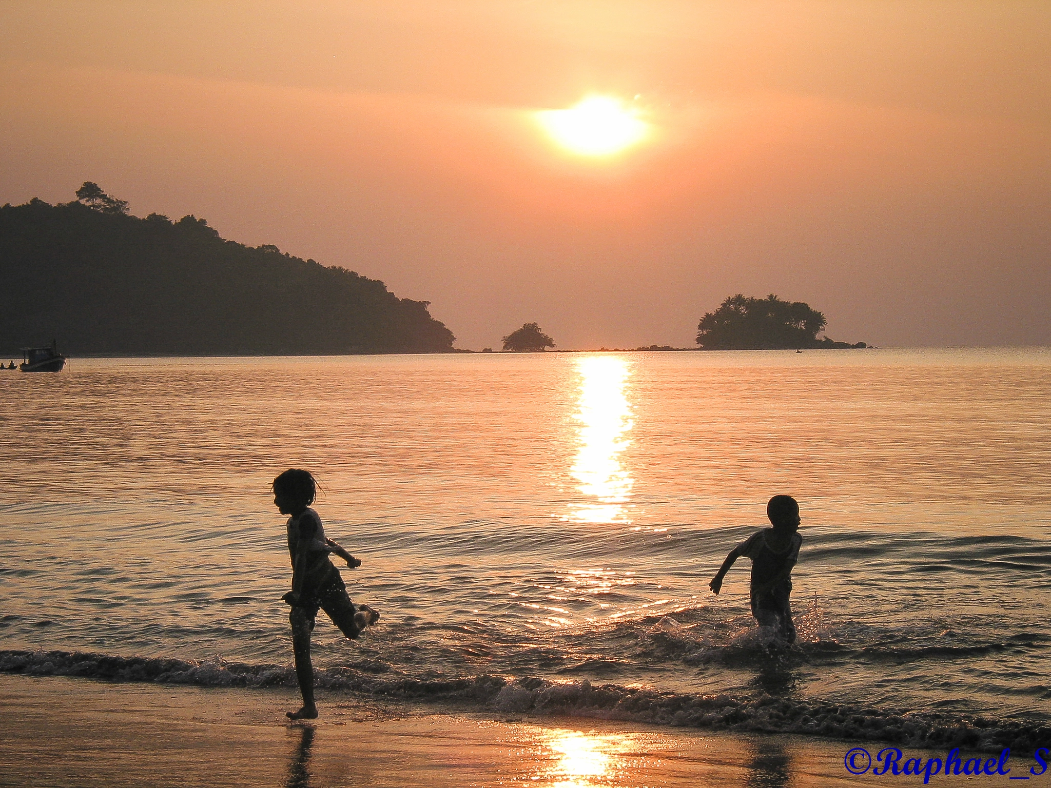 Canon POWERSHOT G2 sample photo. The beach-phuket photography