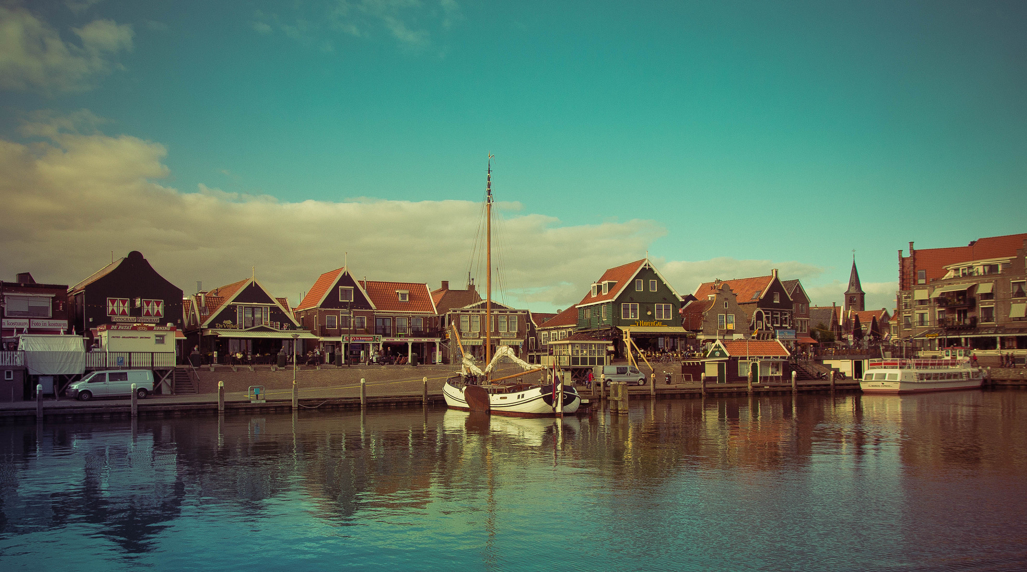 Sigma 17-70mm F2.8-4 DC Macro OS HSM sample photo. Volendam photography