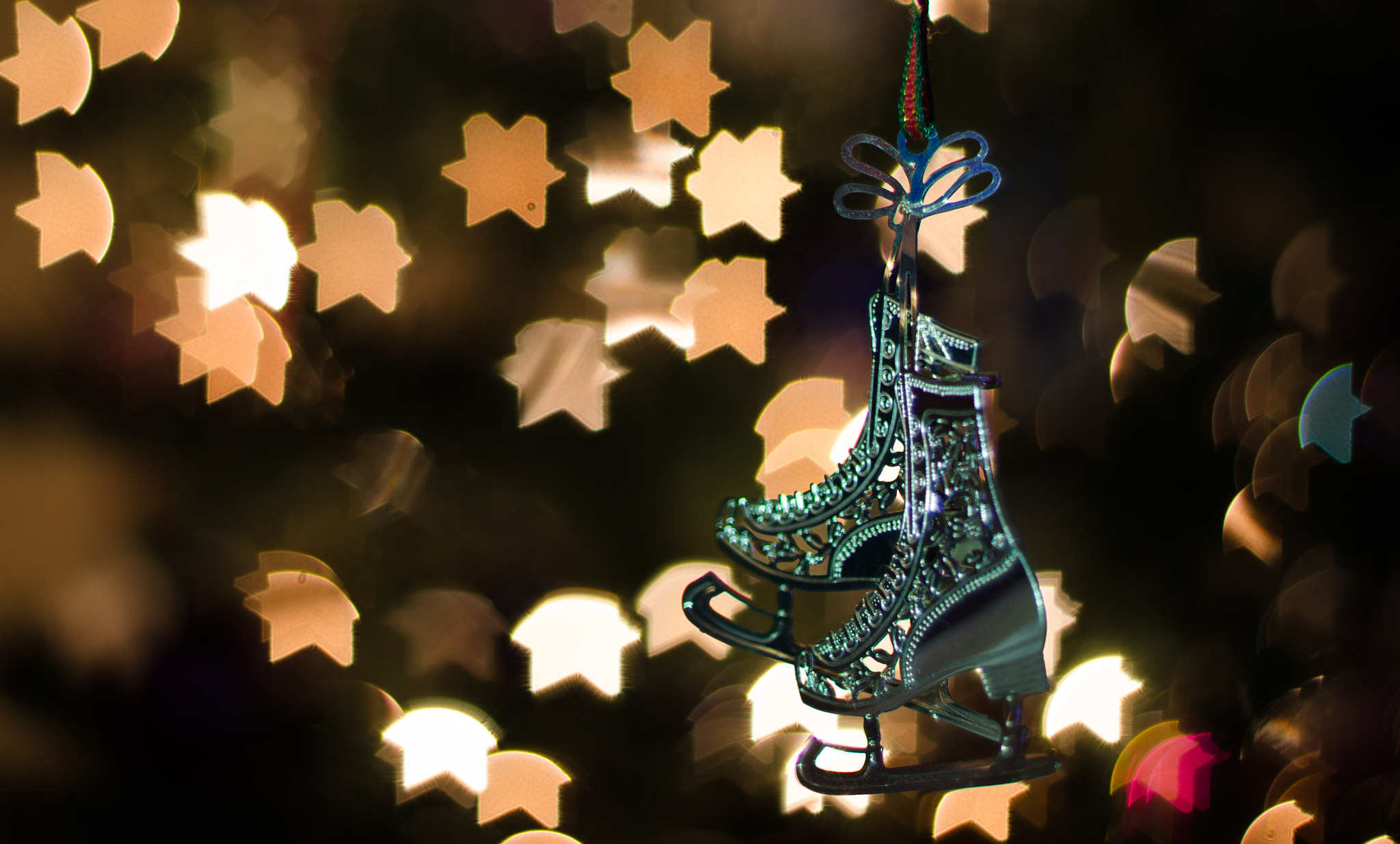 Nikon D5100 + Nikon AF Nikkor 50mm F1.8D sample photo. Christmas bokeh 3 photography