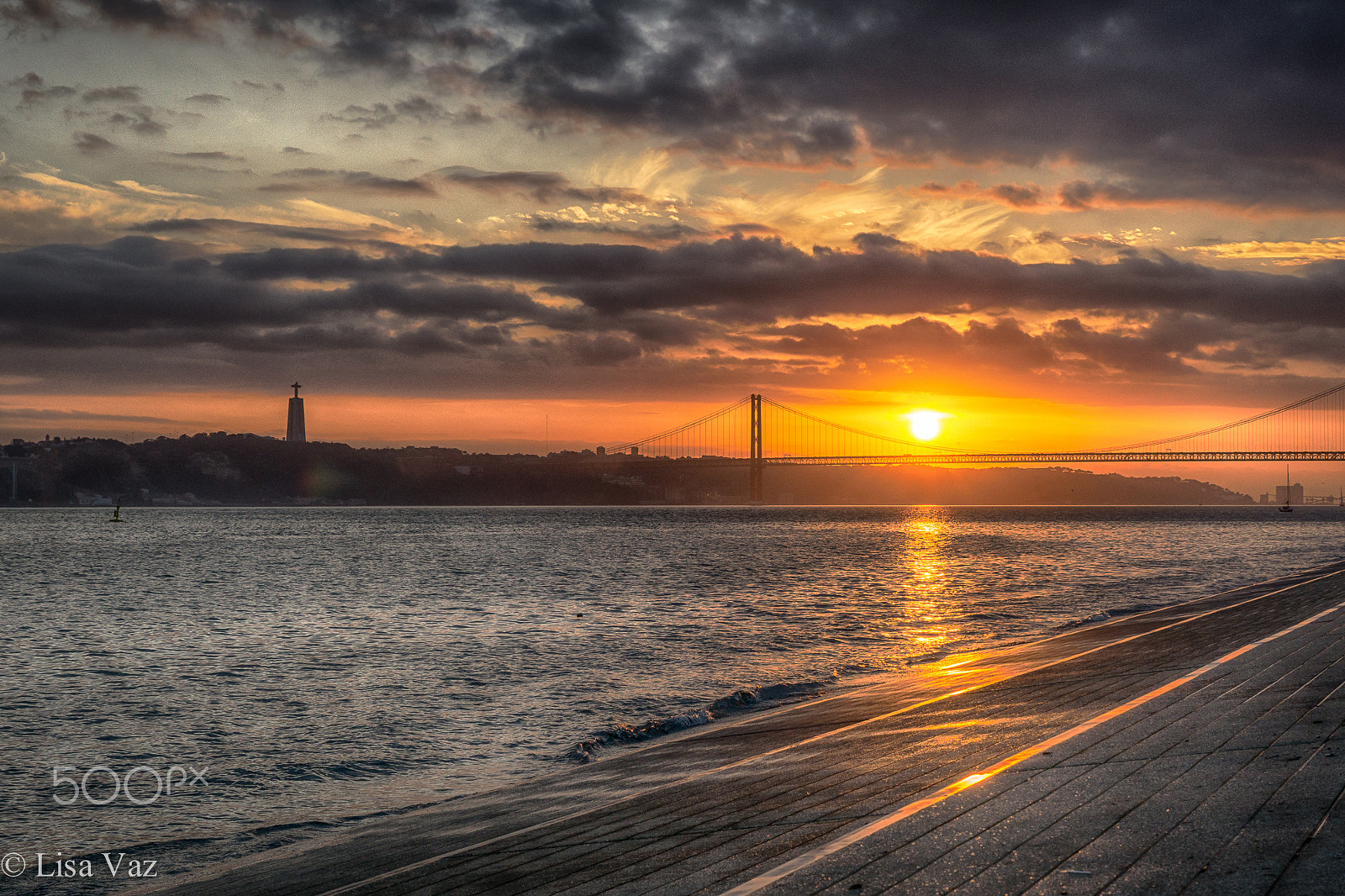 Sony a6000 + Sony Vario Tessar T* FE 24-70mm F4 ZA OSS sample photo. Lisbon at sunset photography
