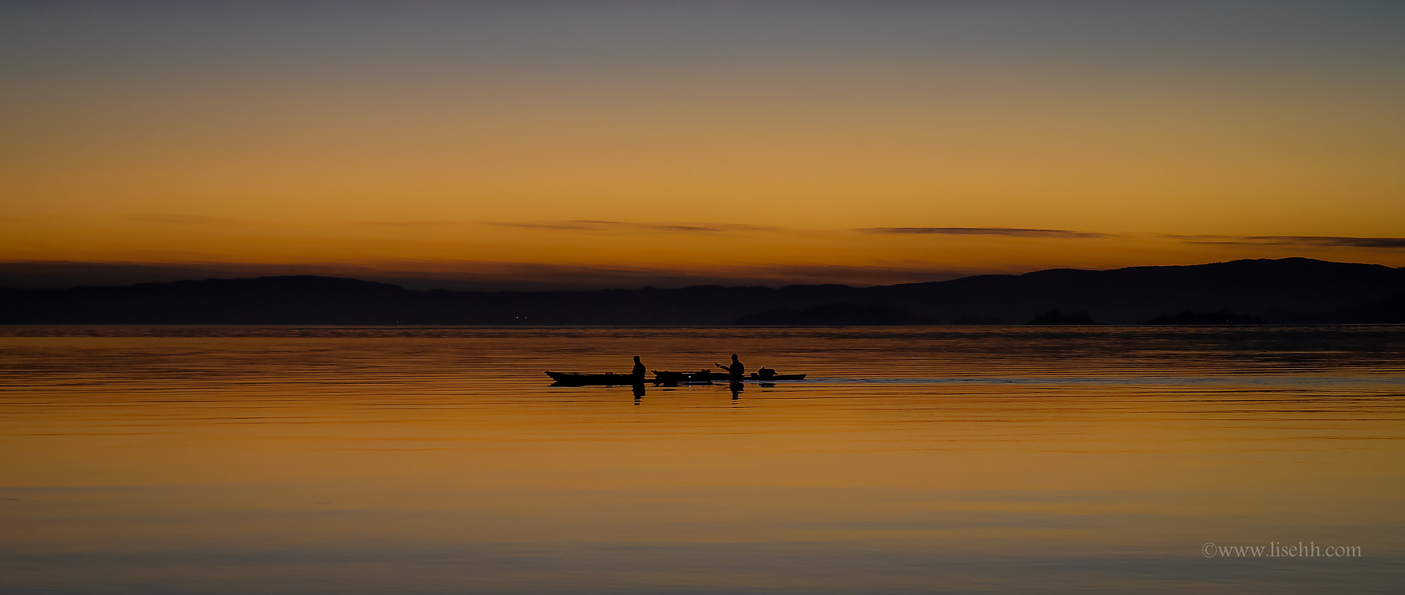 Samsung NX30 + NX 18-55mm F3.5-5.6 sample photo. Sunset activity photography