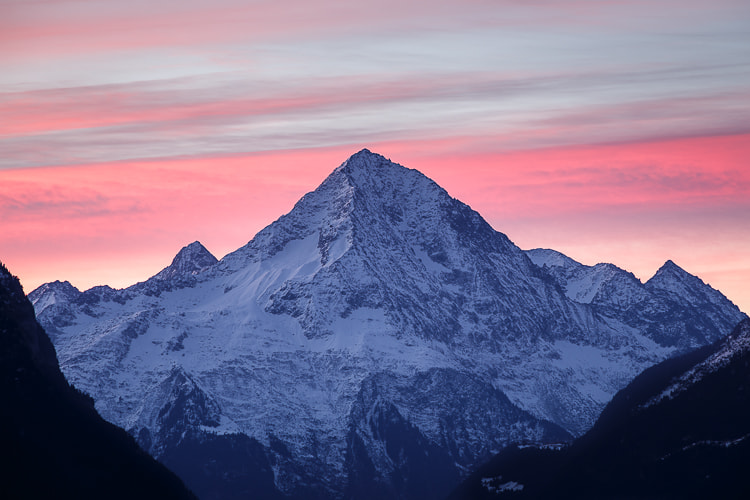 Canon EF 70-210mm f/3.5-4.5 USM sample photo. Red sky over mountain photography