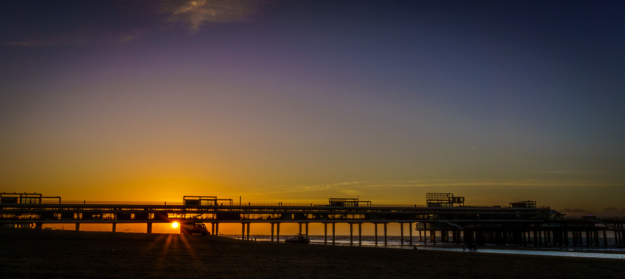 Sony Alpha NEX-5R + Sigma 19mm F2.8 EX DN sample photo. The hague beach photography