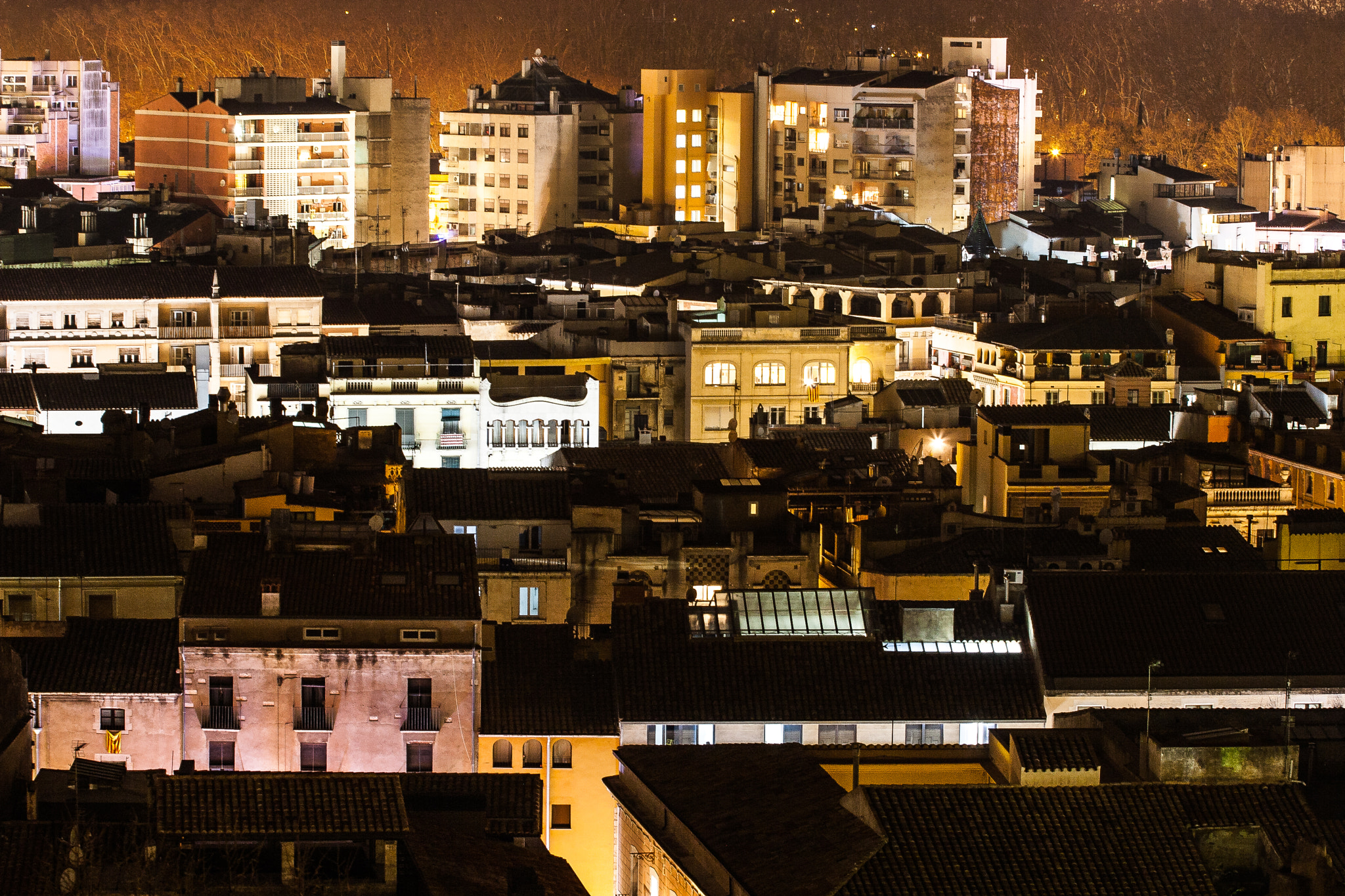 Canon EOS 30D + Canon EF 70-200mm F4L USM sample photo. Girona nit photography