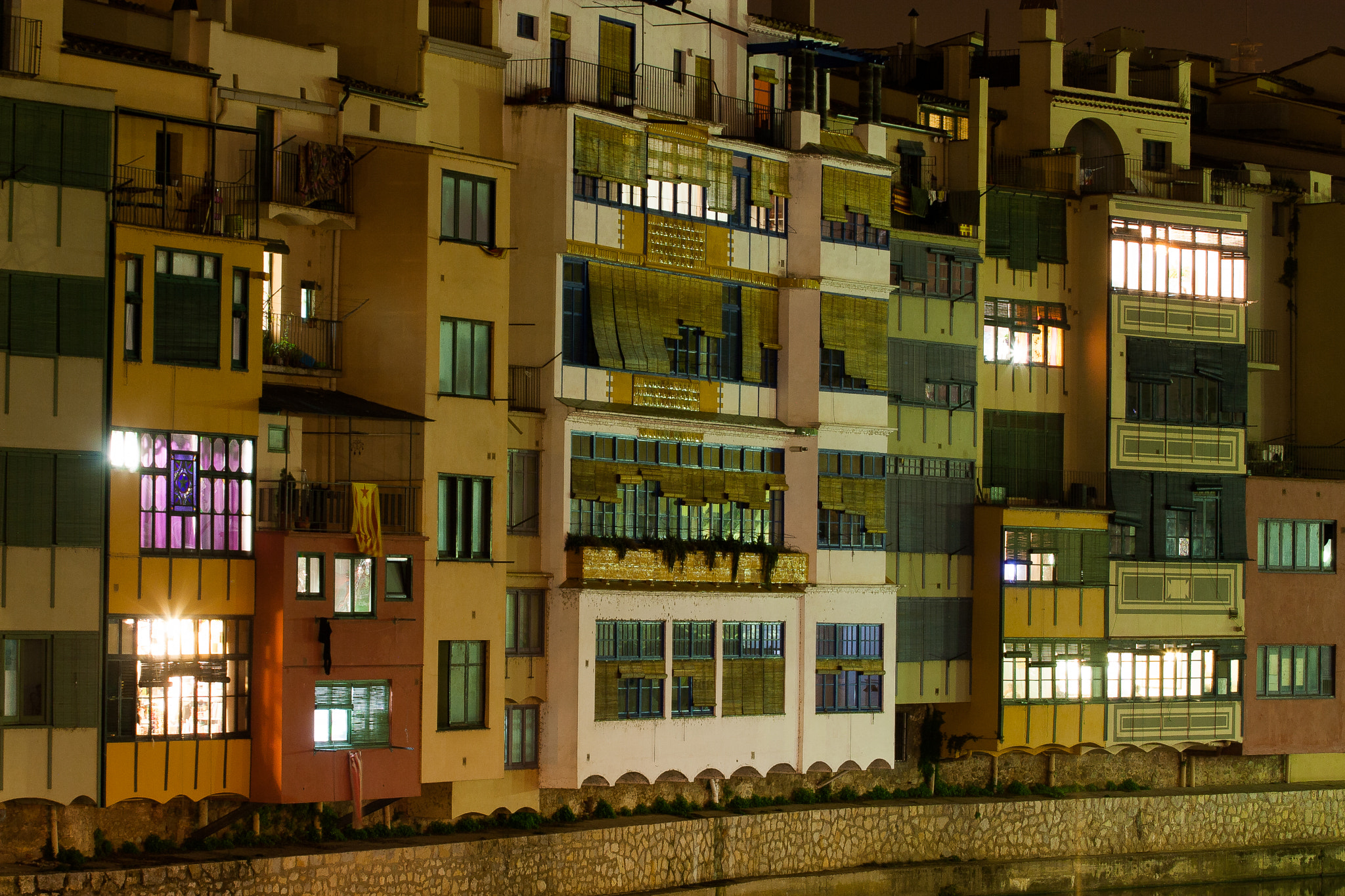Canon EOS 30D + Canon EF 70-200mm F4L USM sample photo. Girona nit photography