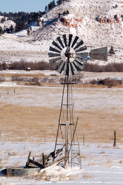 Canon EOS 500D (EOS Rebel T1i / EOS Kiss X3) sample photo. Farm windmill vertical photography