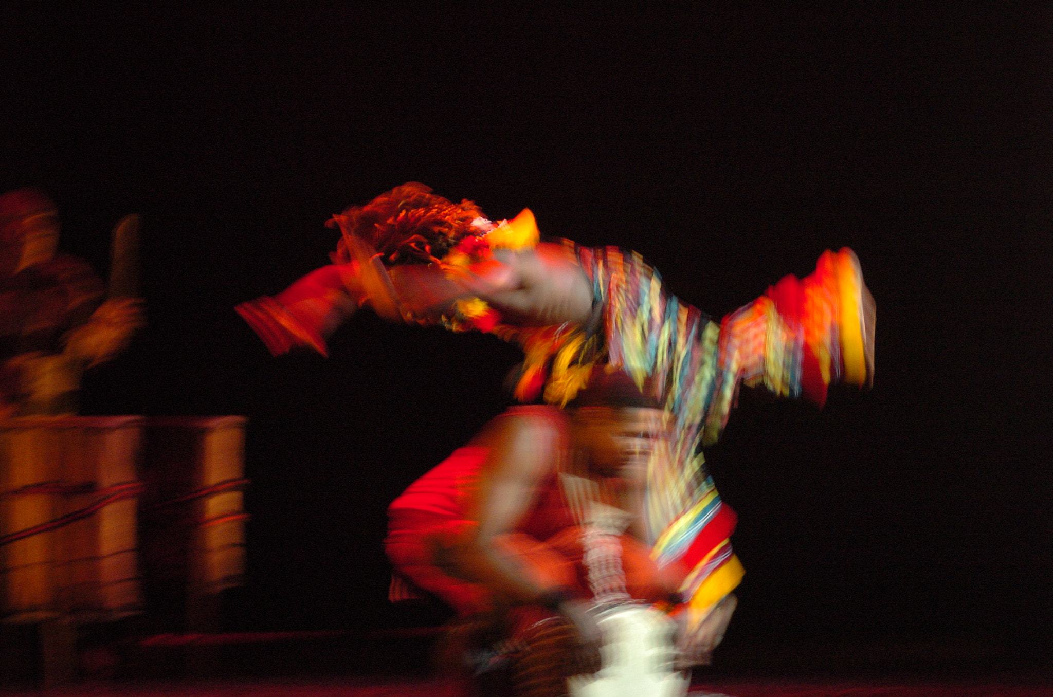 Nikon D2H + AF Zoom-Nikkor 80-200mm f/2.8 ED sample photo. Danse africaine photography