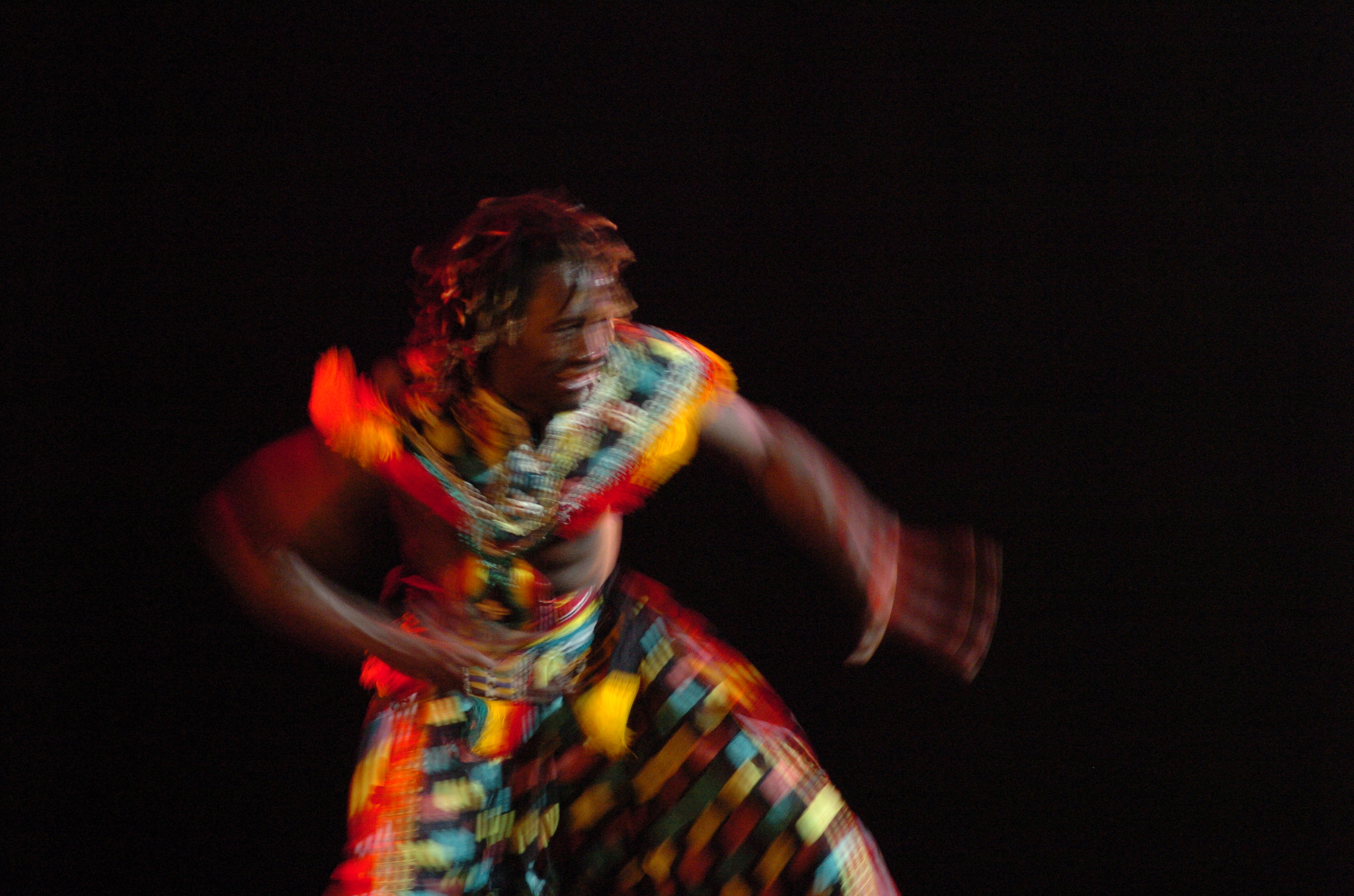 Nikon D2H + AF Zoom-Nikkor 80-200mm f/2.8 ED sample photo. Danse africaine photography
