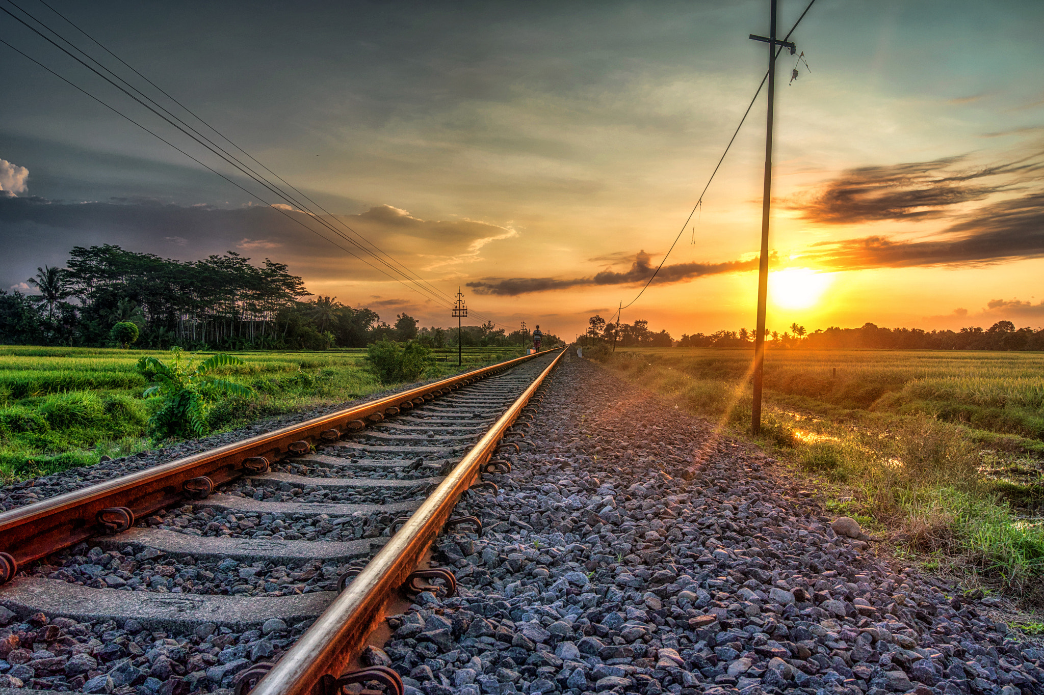 Sony Alpha DSLR-A560 sample photo. Sunset and railway (2) photography