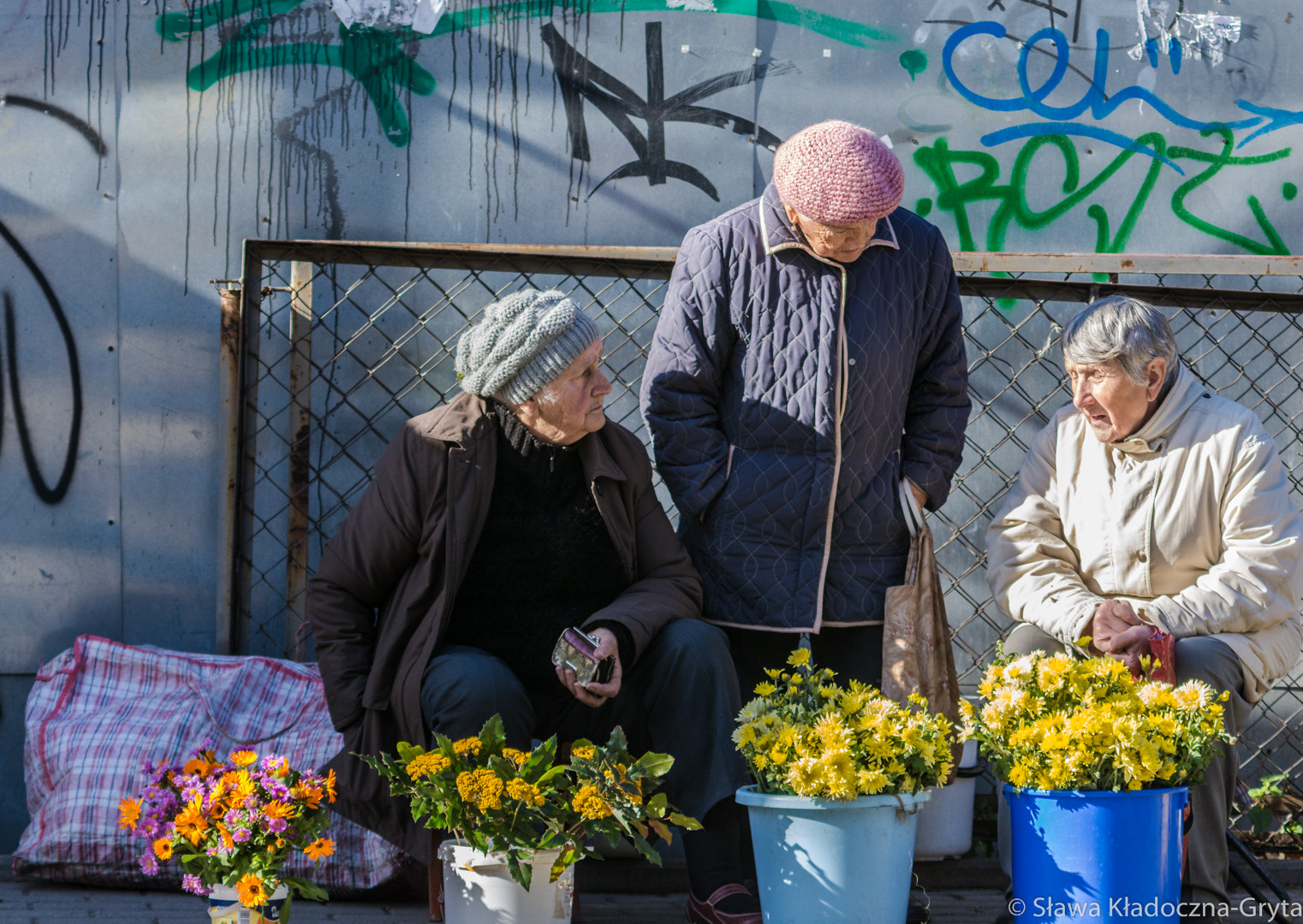 Nikon D7100 + AF Zoom-Nikkor 70-210mm f/4 sample photo. Street photography