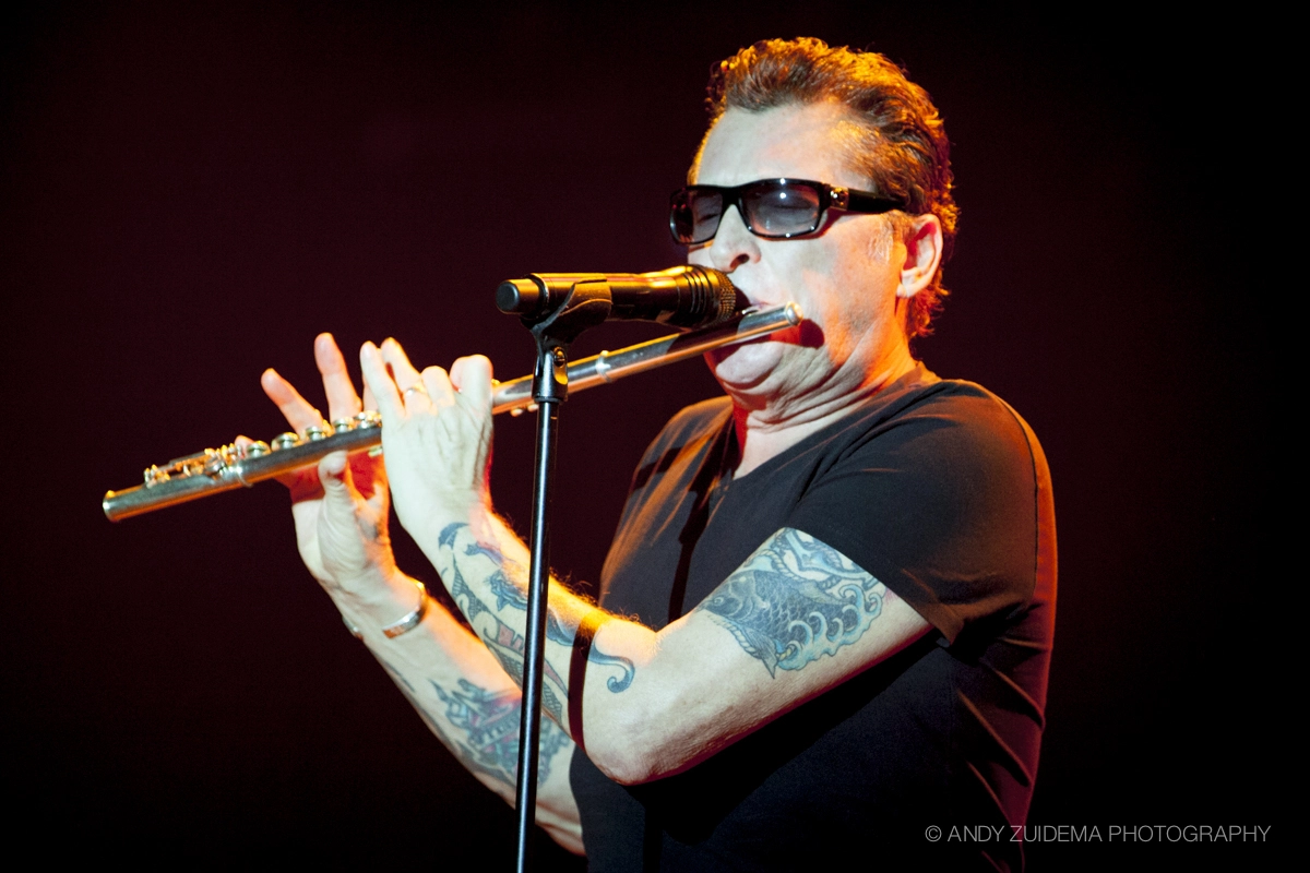 Canon EF 300mm F2.8L IS USM sample photo. Golden earring - live ziggo dome amsterdam, 2015 photography