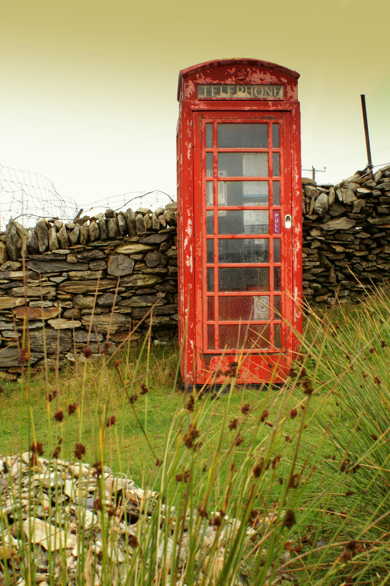 KONICA MINOLTA DYNAX 5D sample photo. Old phone box photography