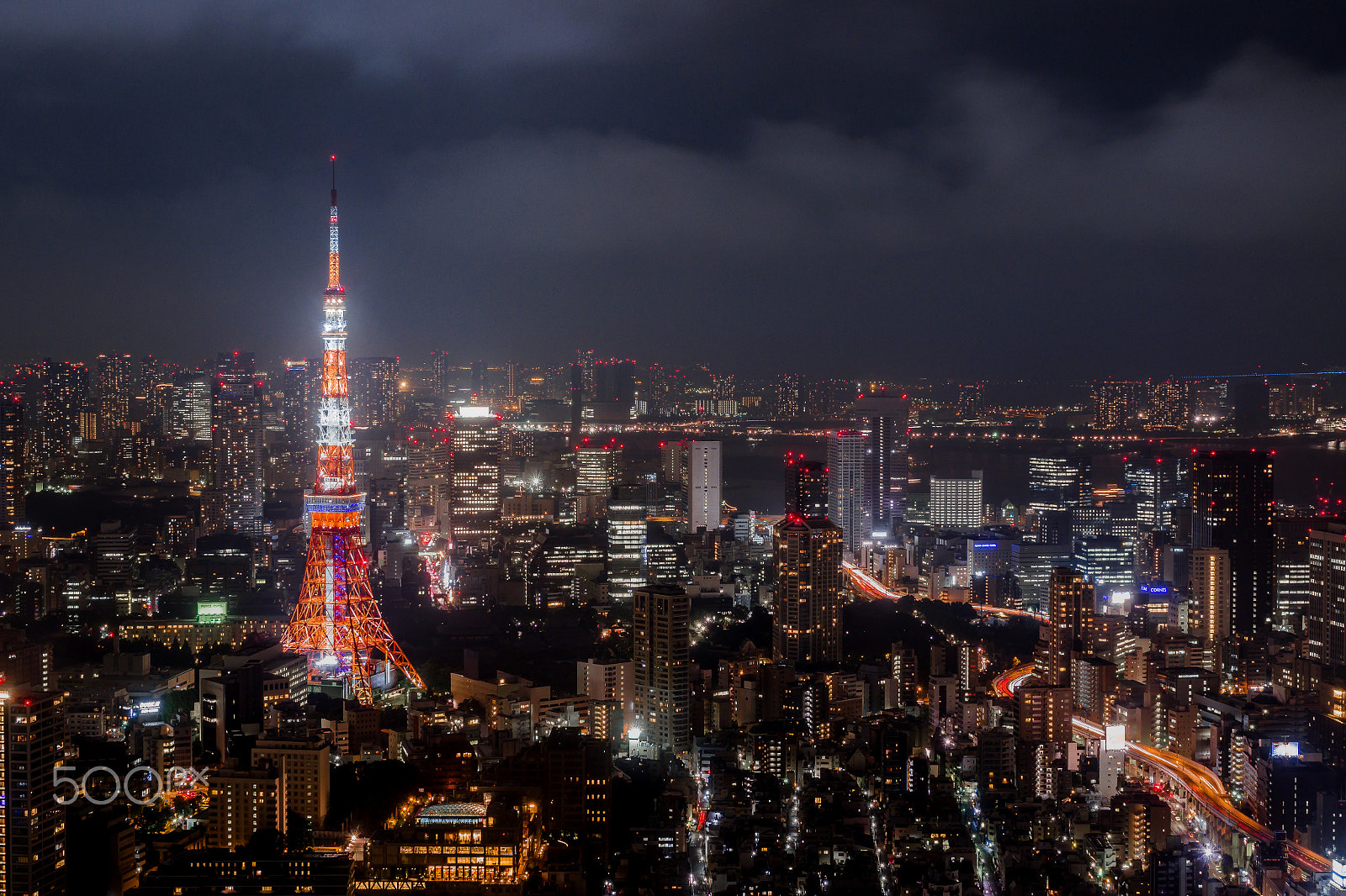 Olympus OM-D E-M5 + Sigma 30mm F2.8 DN Art sample photo. Midnight in tokyo,japan photography