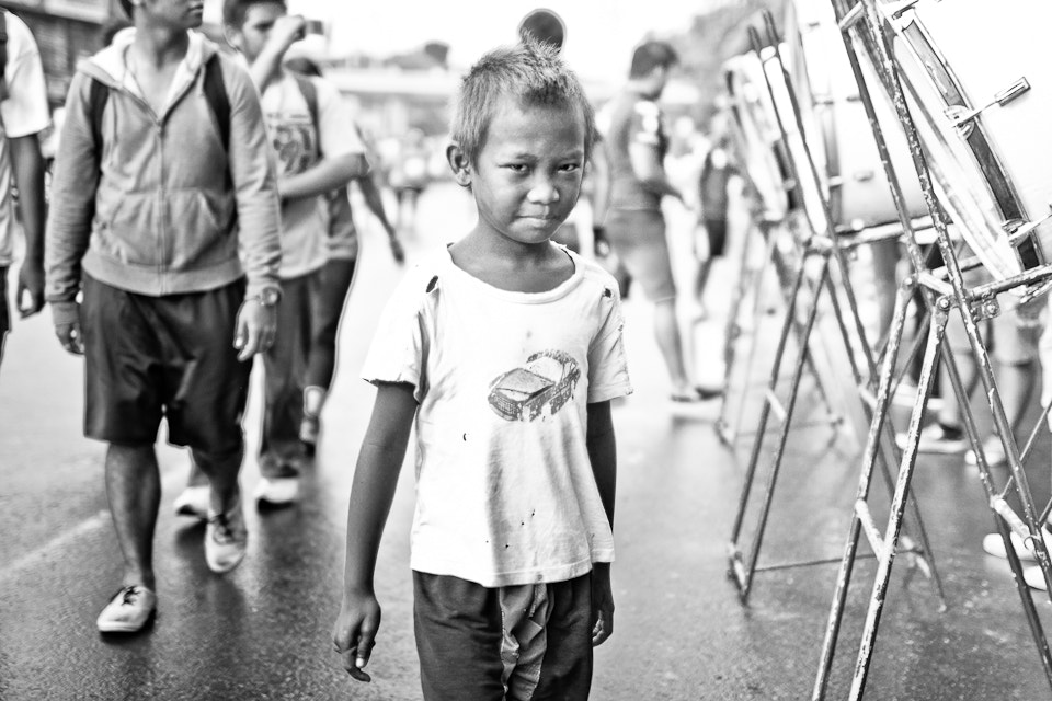 Canon EOS 50D + Canon EF 35mm F1.4L USM sample photo. Street kid pasig photography