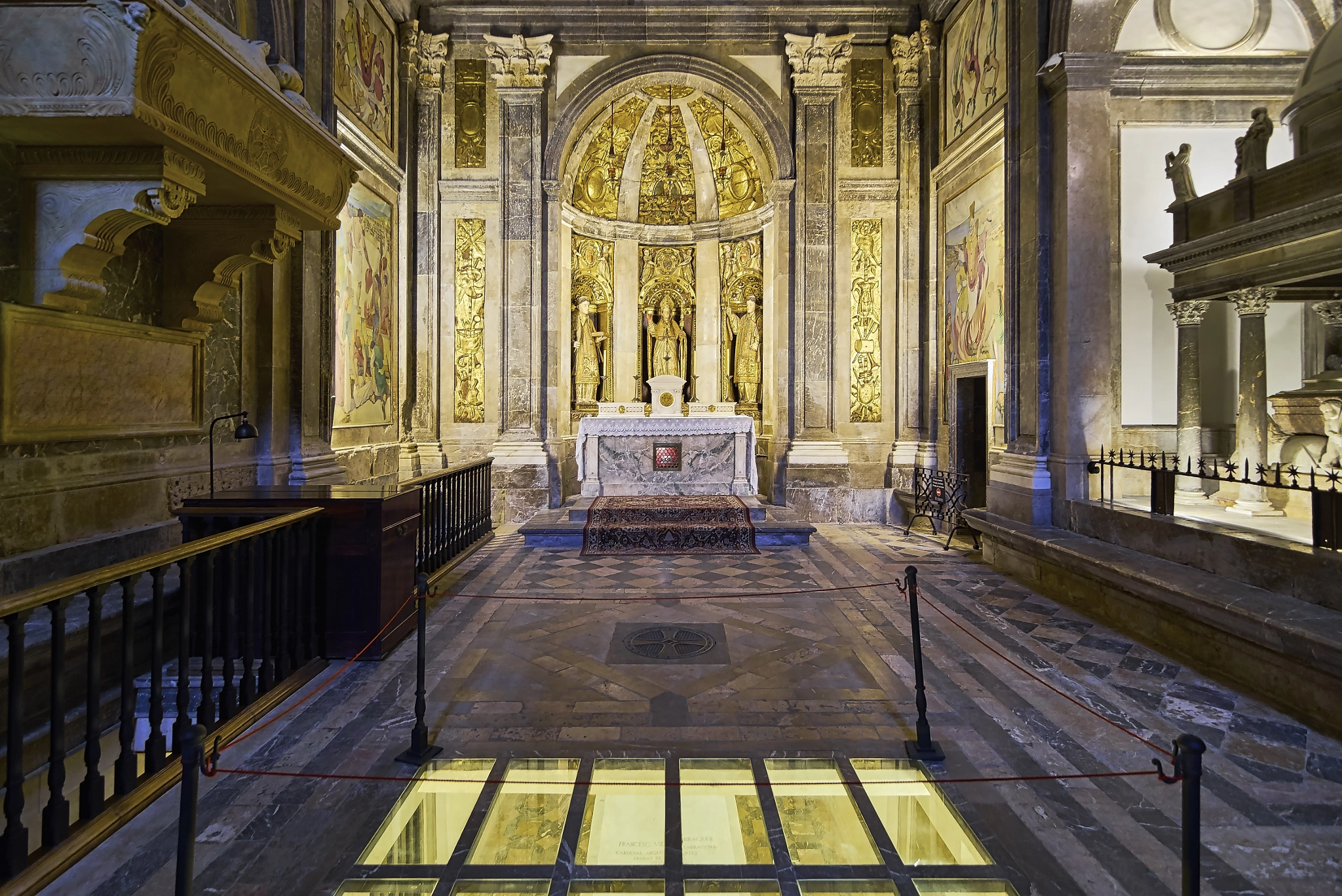 Fujifilm X-T1 + Tokina AT-X Pro 11-16mm F2.8 DX II sample photo. Capilla de san fructuoso - catedral de santa maría de tarragona photography