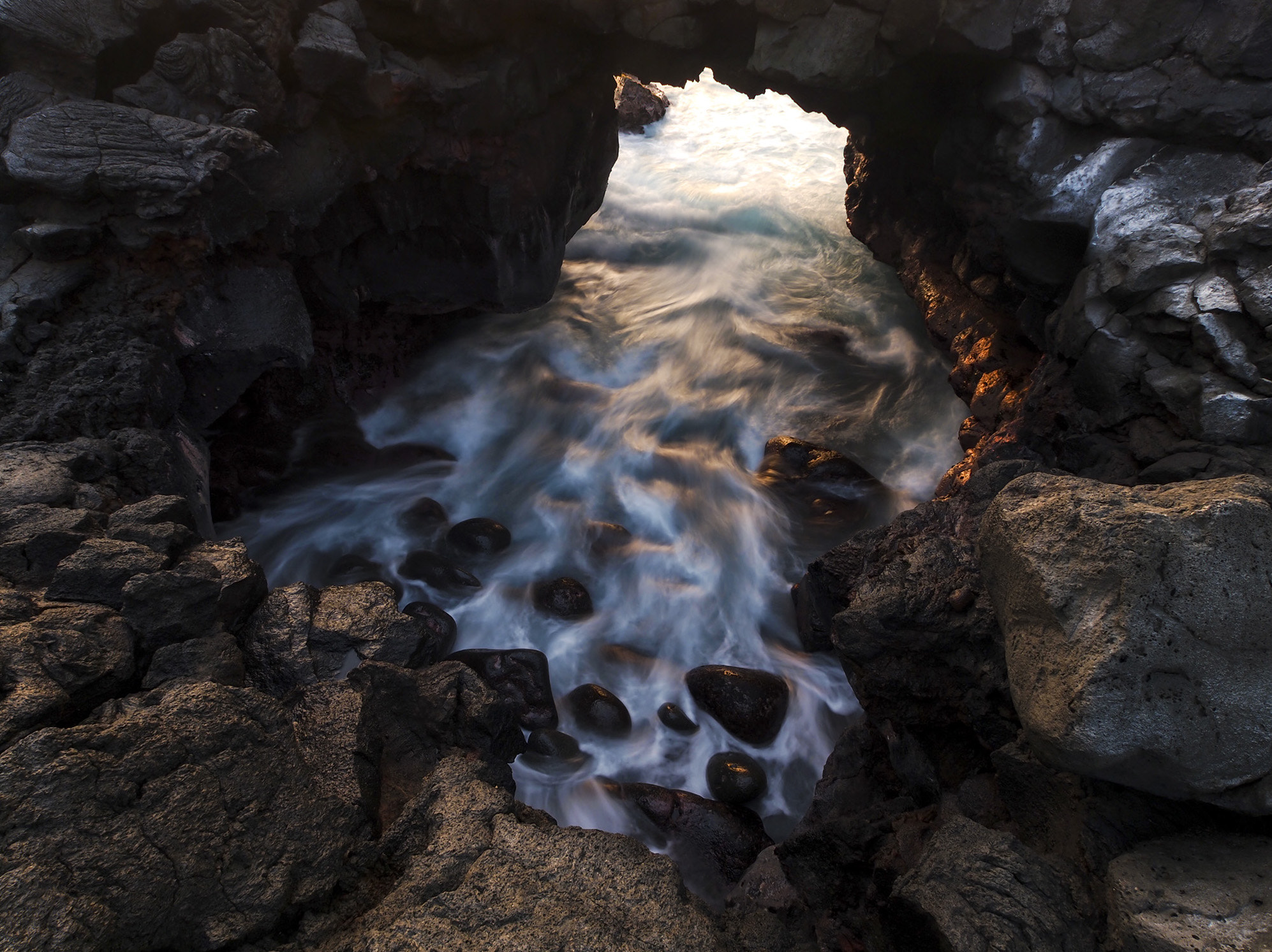 Olympus Zuiko Digital ED 9-18mm F4.0-5.6 sample photo. Keauhou sea arch photography