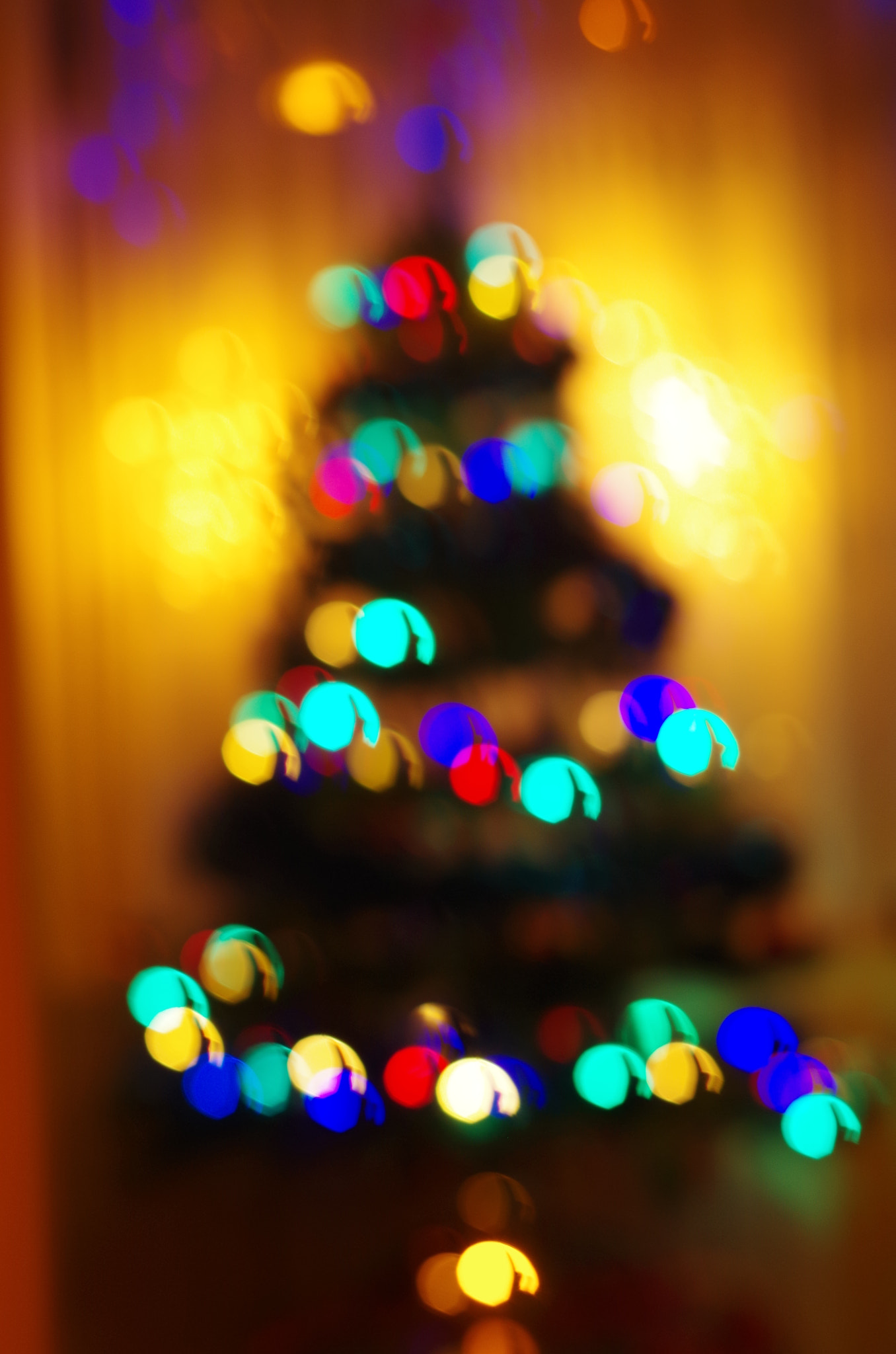 Pentax K-500 + Pentax smc DA 50mm F1.8 sample photo. Christmas tree lights photography